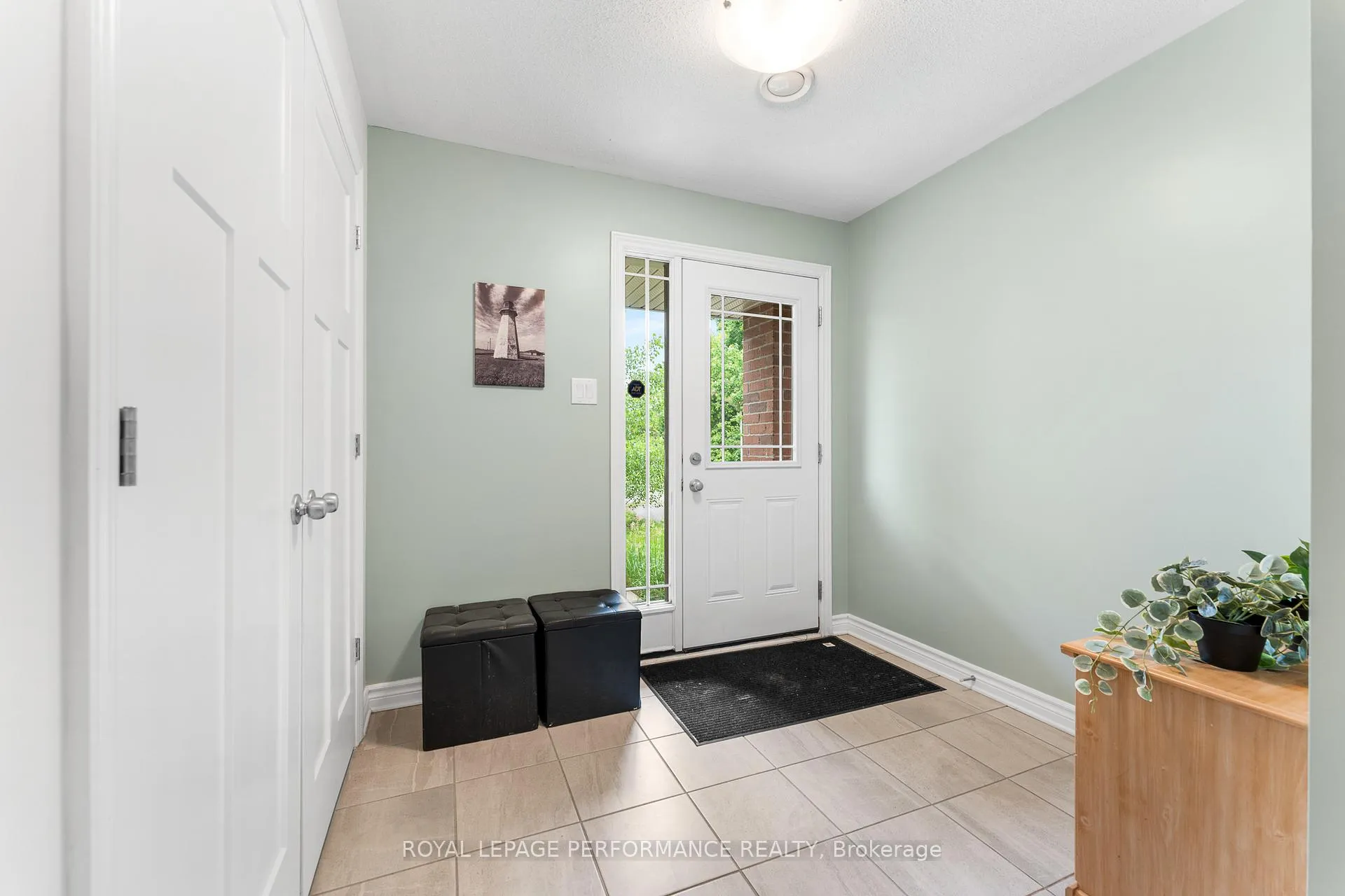 Photo 5 of 130 Matador Private, Ottawa, Carson Meadows — HOMEH
