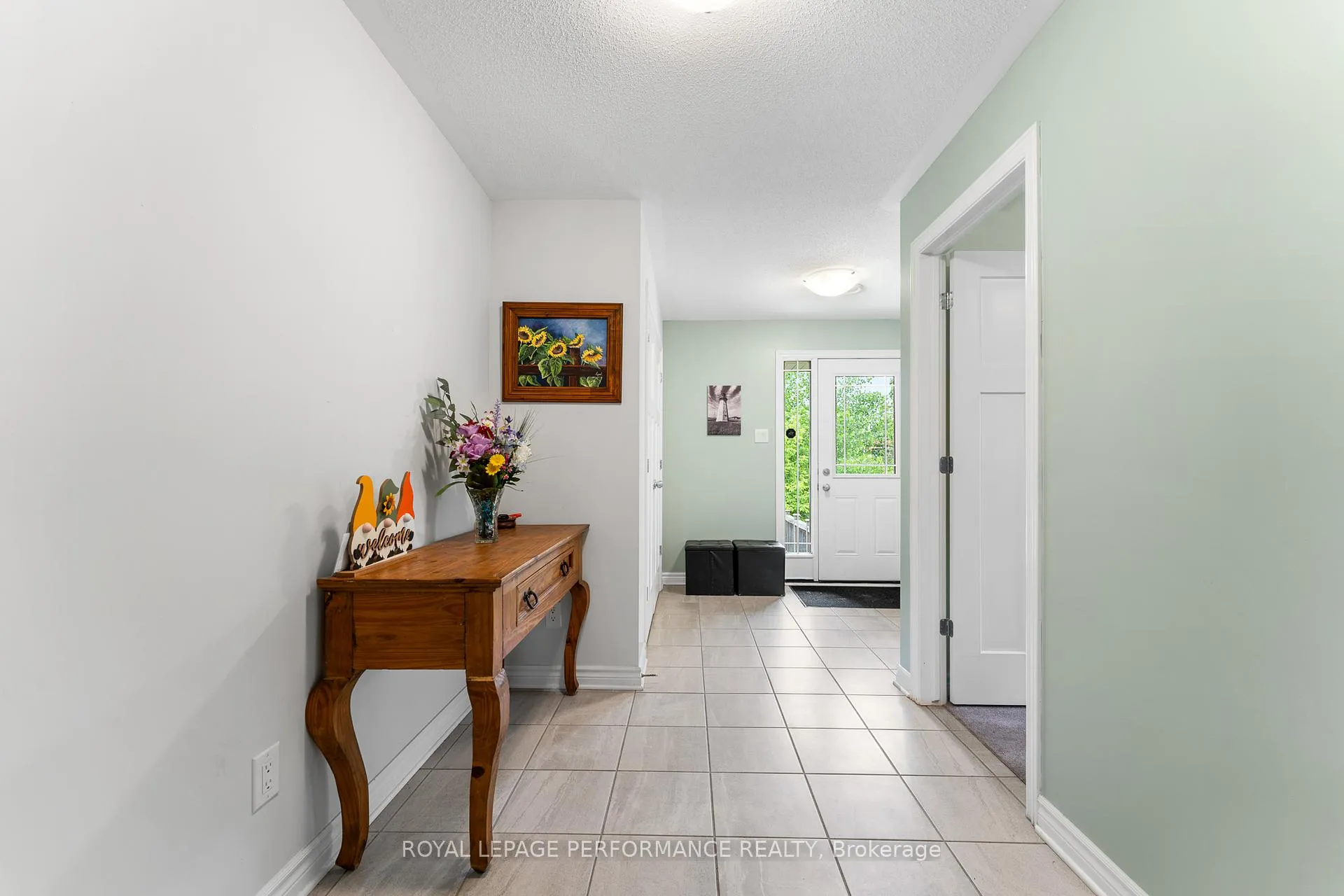 Photo 6 of 130 Matador Private, Ottawa, Carson Meadows — HOMEH