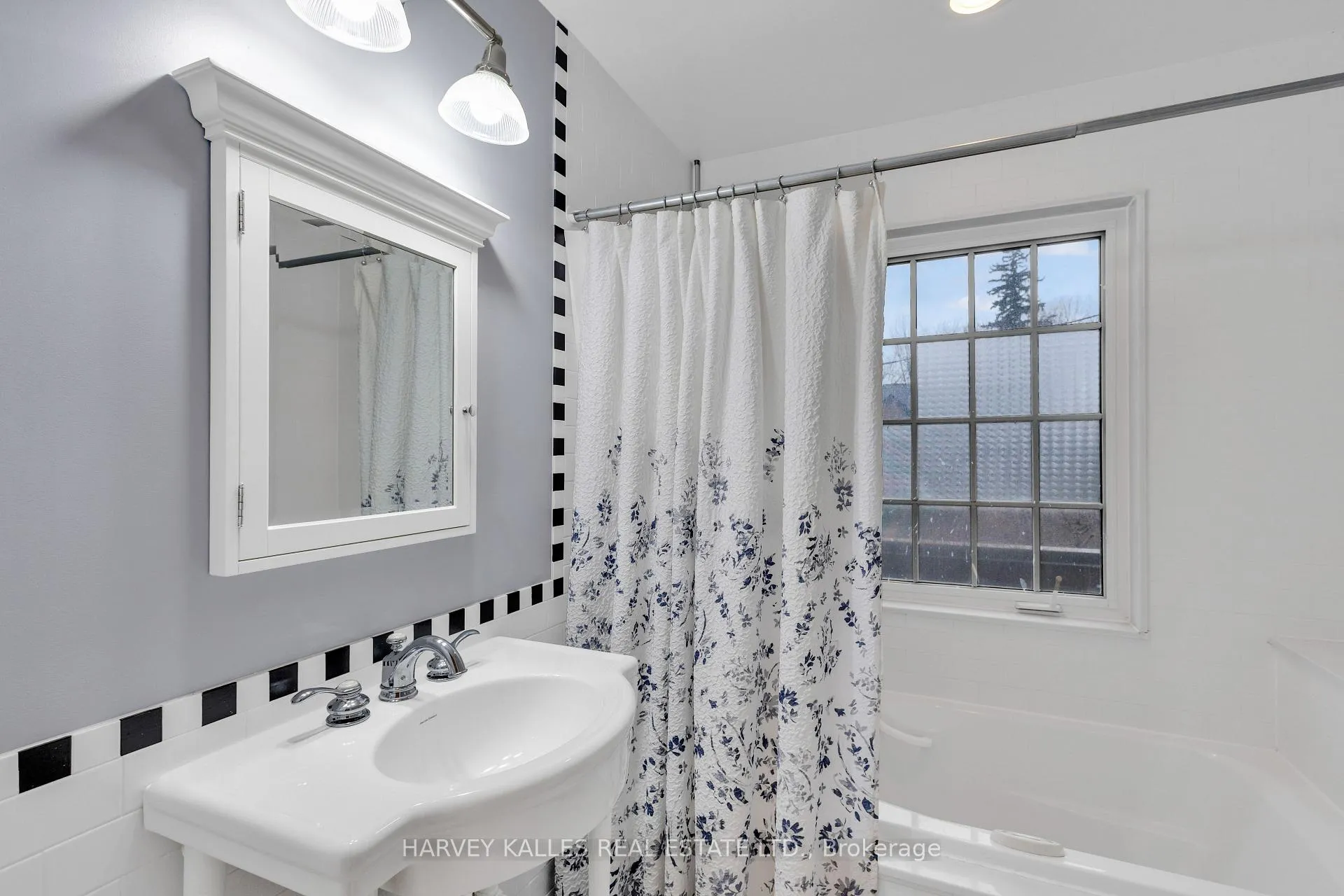 Photo 33 of 27 Peveril Hill S, Toronto, Humewood-Cedarvale — HOMEH