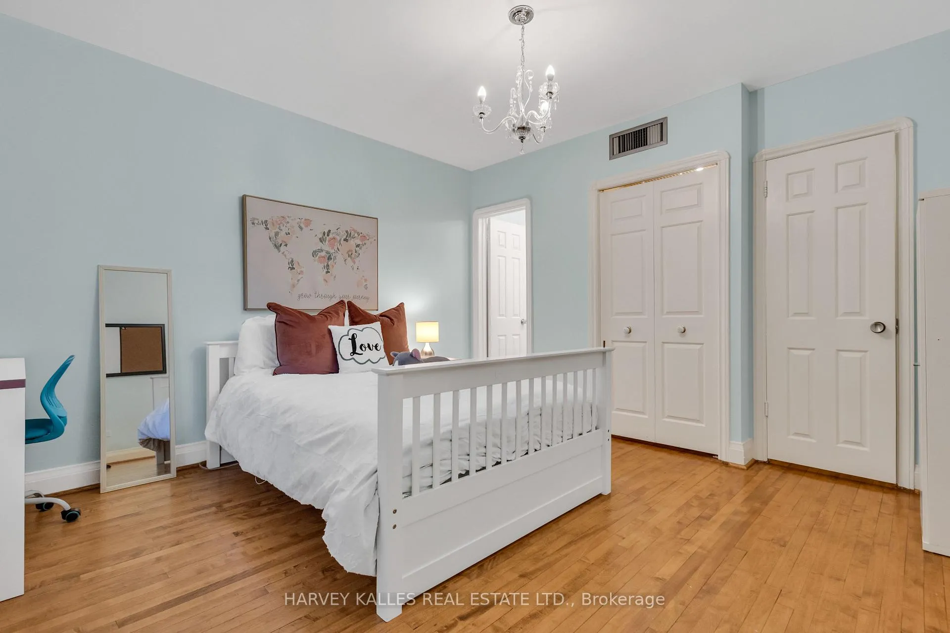 Photo 35 of 27 Peveril Hill S, Toronto, Humewood-Cedarvale — HOMEH