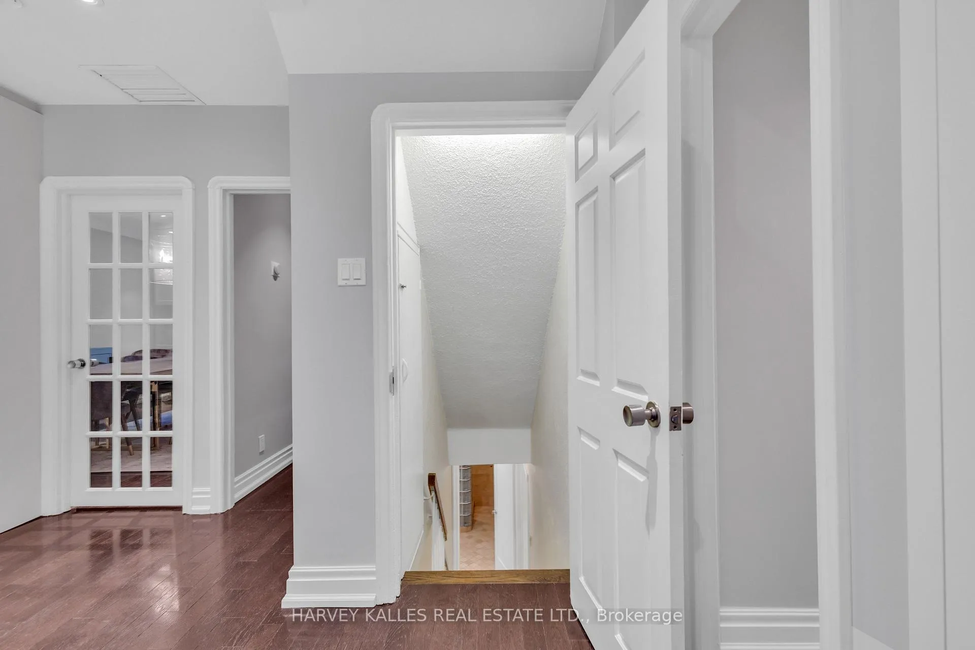 Photo 36 of 27 Peveril Hill S, Toronto, Humewood-Cedarvale — HOMEH