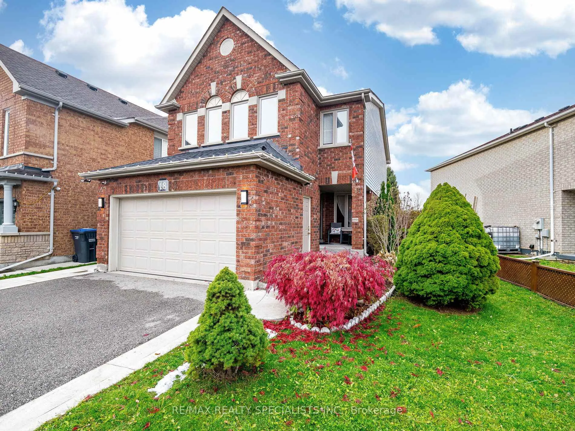 Photo 2 of 18 Willow Park Drive, Brampton, Sandringham-Wellington — HOMEH