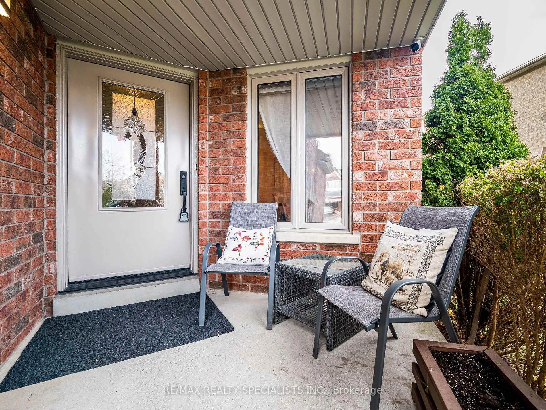 Photo 3 of 18 Willow Park Drive, Brampton, Sandringham-Wellington — HOMEH