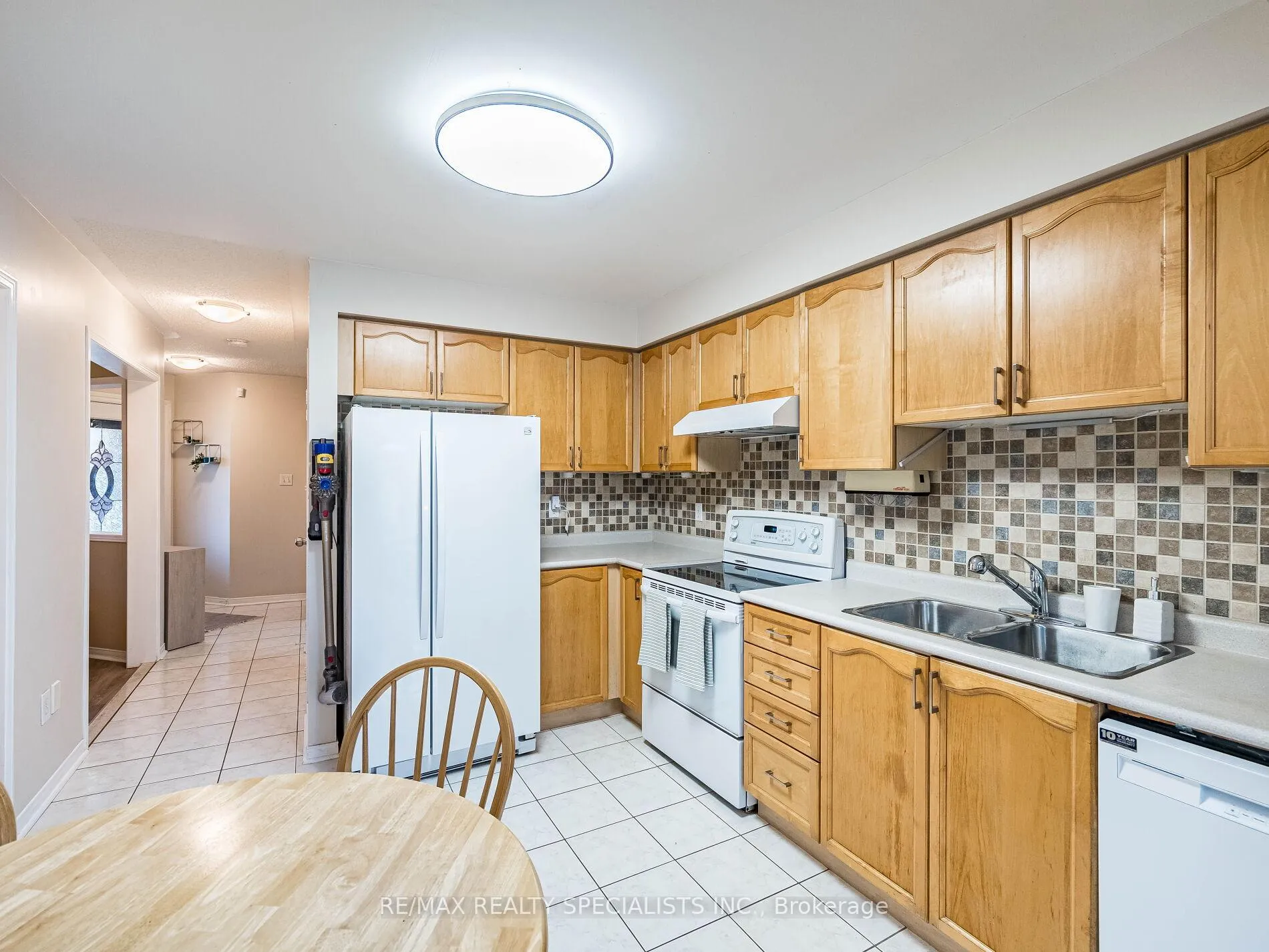 Photo 12 of 18 Willow Park Drive, Brampton, Sandringham-Wellington — HOMEH