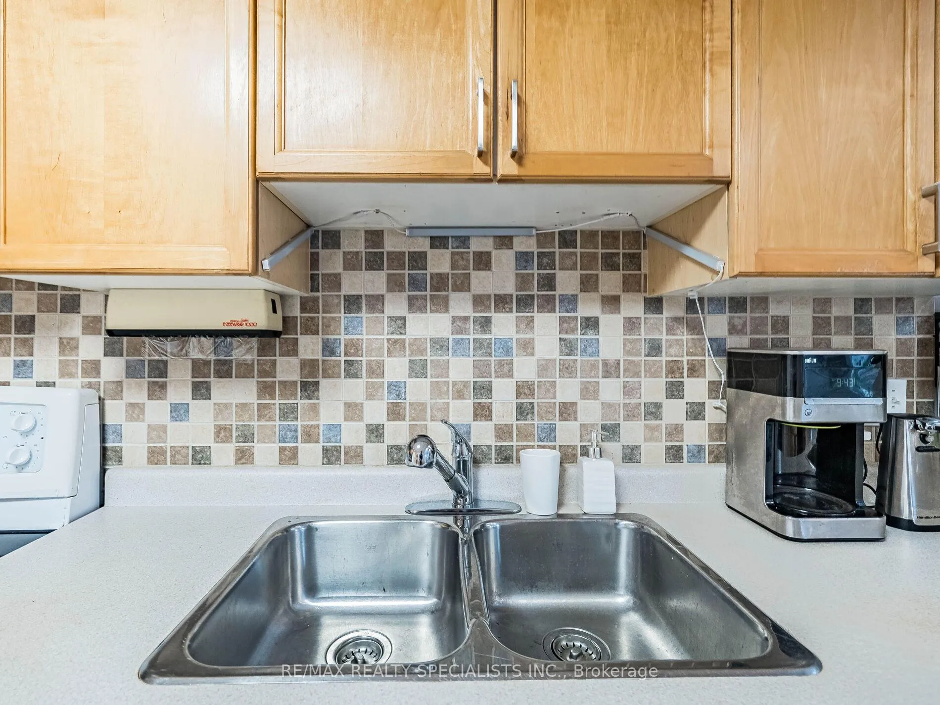 Photo 14 of 18 Willow Park Drive, Brampton, Sandringham-Wellington — HOMEH
