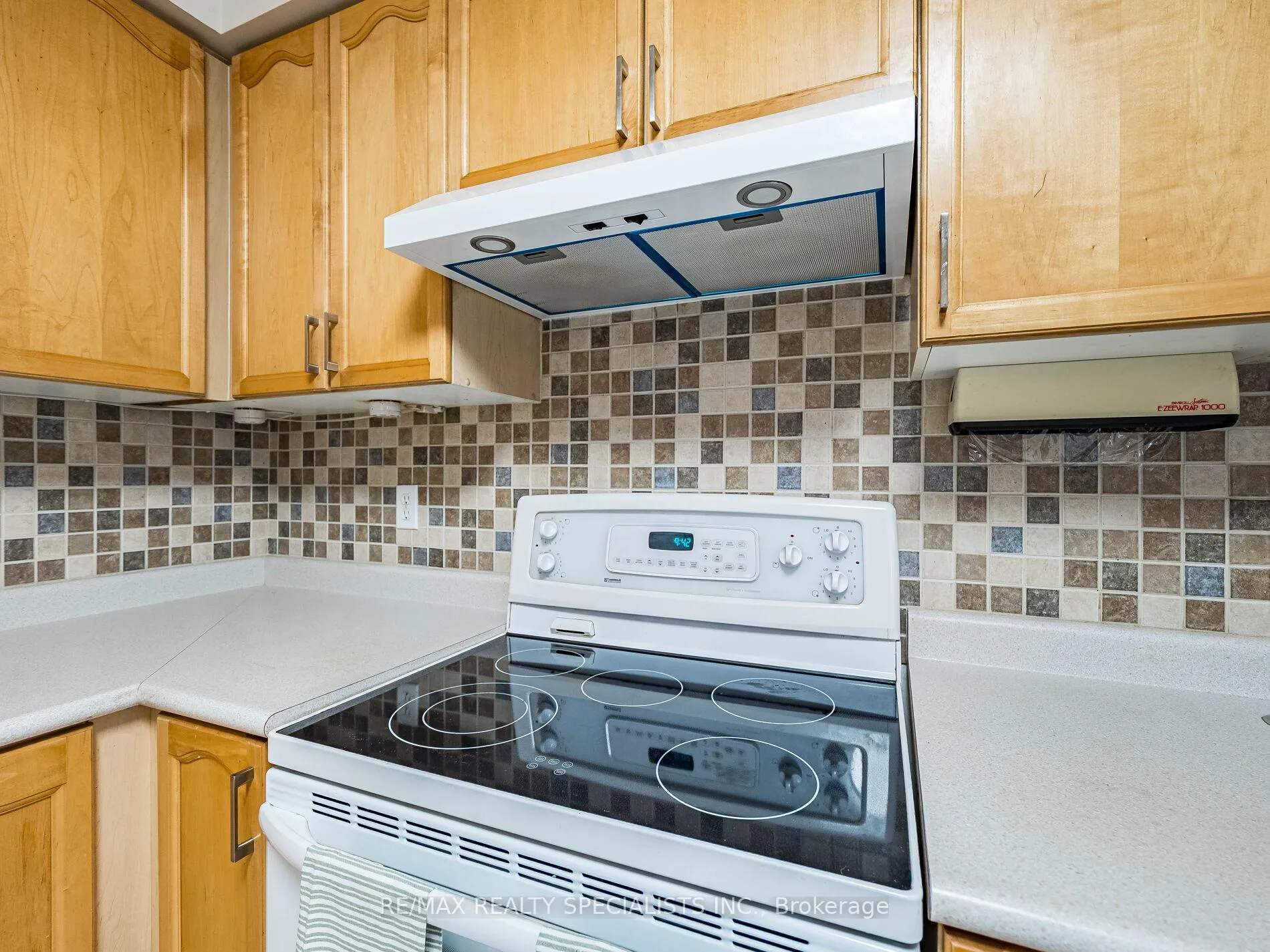 Photo 15 of 18 Willow Park Drive, Brampton, Sandringham-Wellington — HOMEH