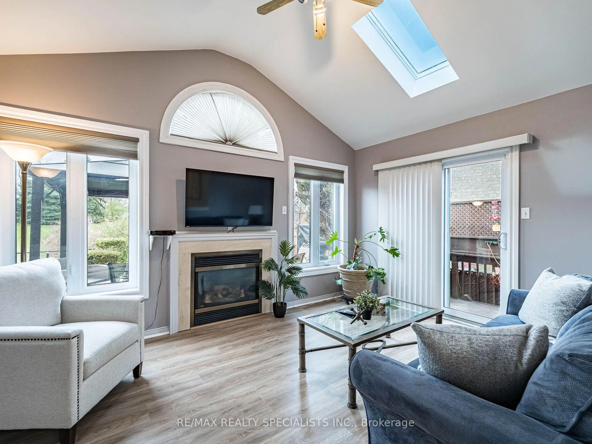 Photo 16 of 18 Willow Park Drive, Brampton, Sandringham-Wellington — HOMEH