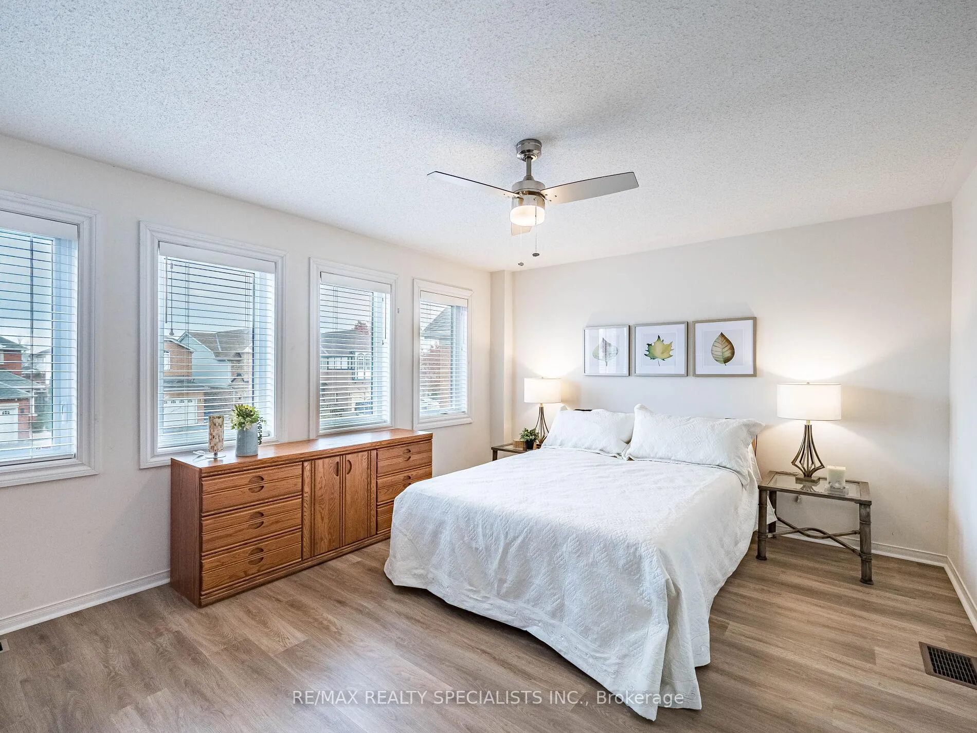 Photo 21 of 18 Willow Park Drive, Brampton, Sandringham-Wellington — HOMEH