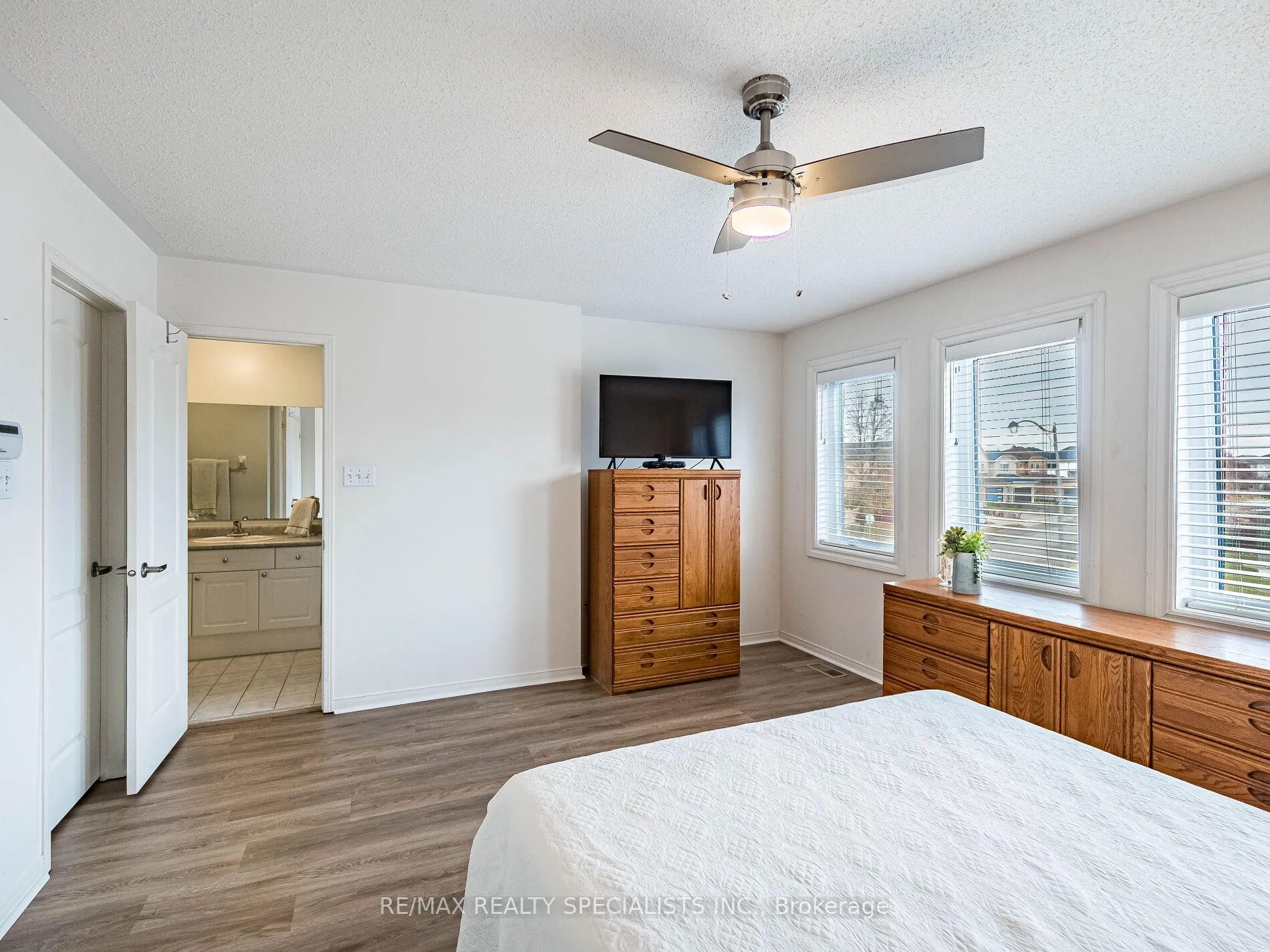 Photo 23 of 18 Willow Park Drive, Brampton, Sandringham-Wellington — HOMEH