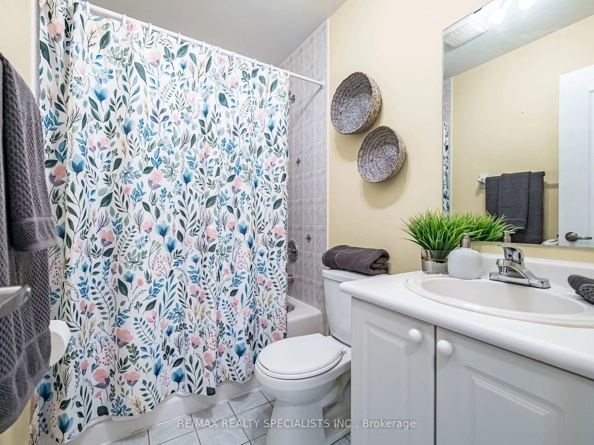 Photo 32 of 18 Willow Park Drive, Brampton, Sandringham-Wellington — HOMEH