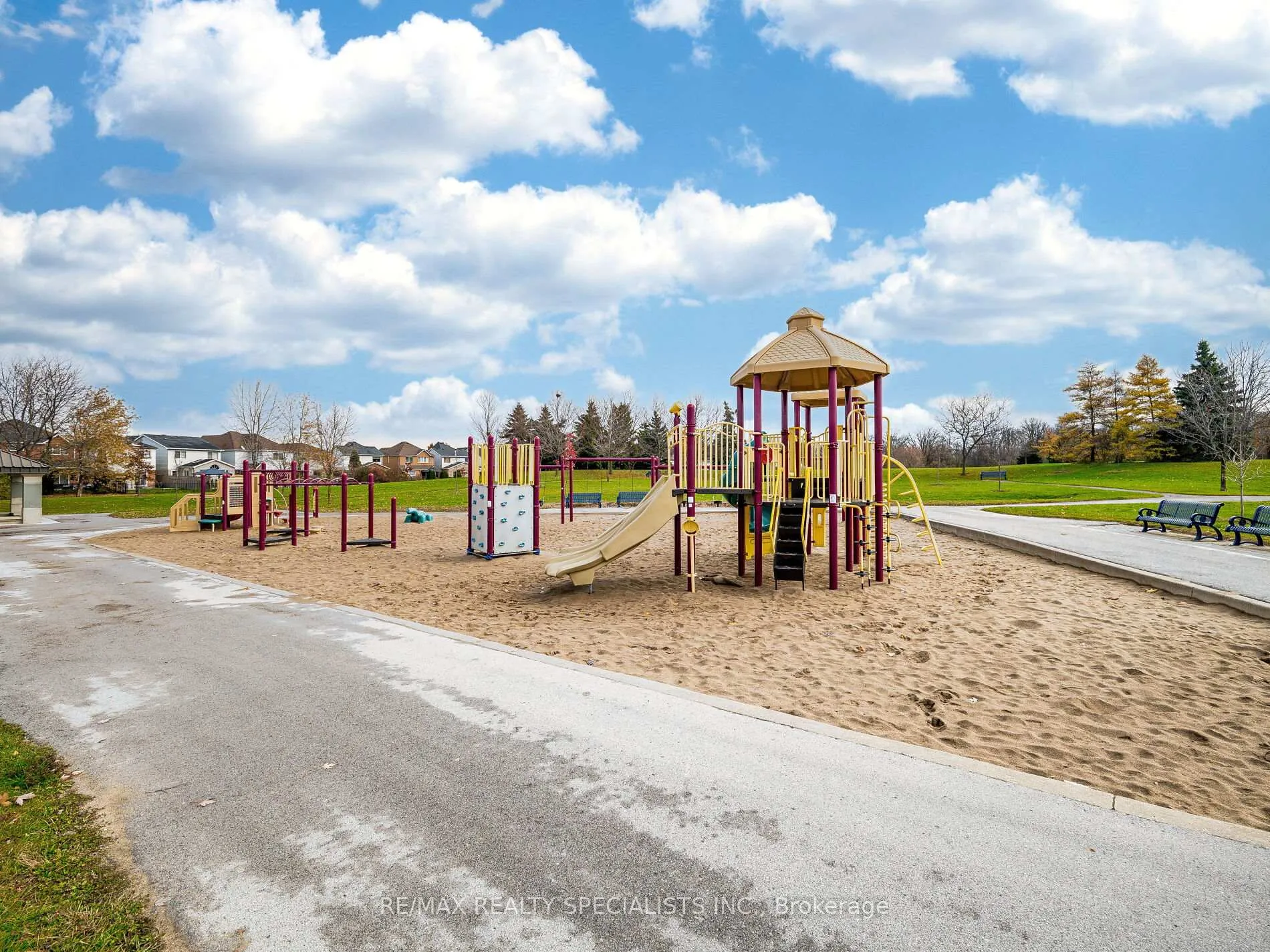 Photo 38 of 18 Willow Park Drive, Brampton, Sandringham-Wellington — HOMEH