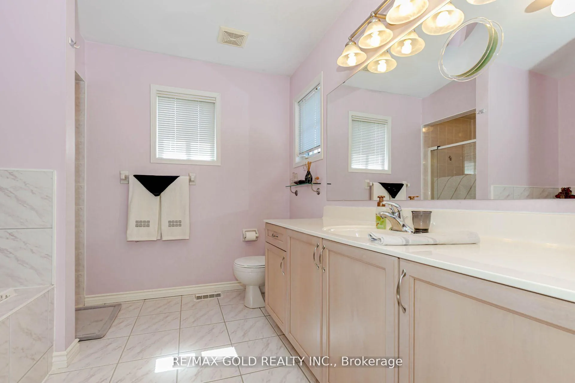 Photo 23 of 24 Sweet Clover Crescent, Brampton, Sandringham-Wellington — HOMEH