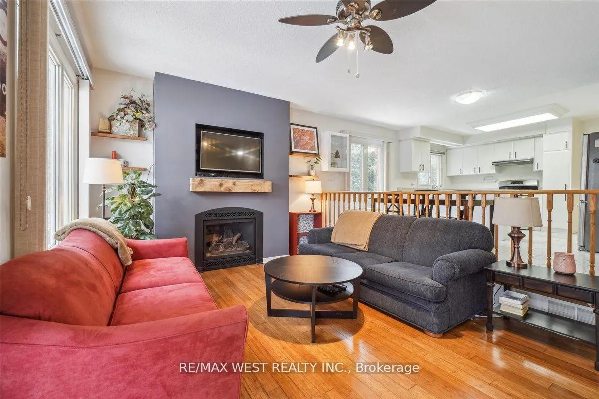 Photo 2 of 40 Boreham Circle, Brampton, Snelgrove — HOMEH