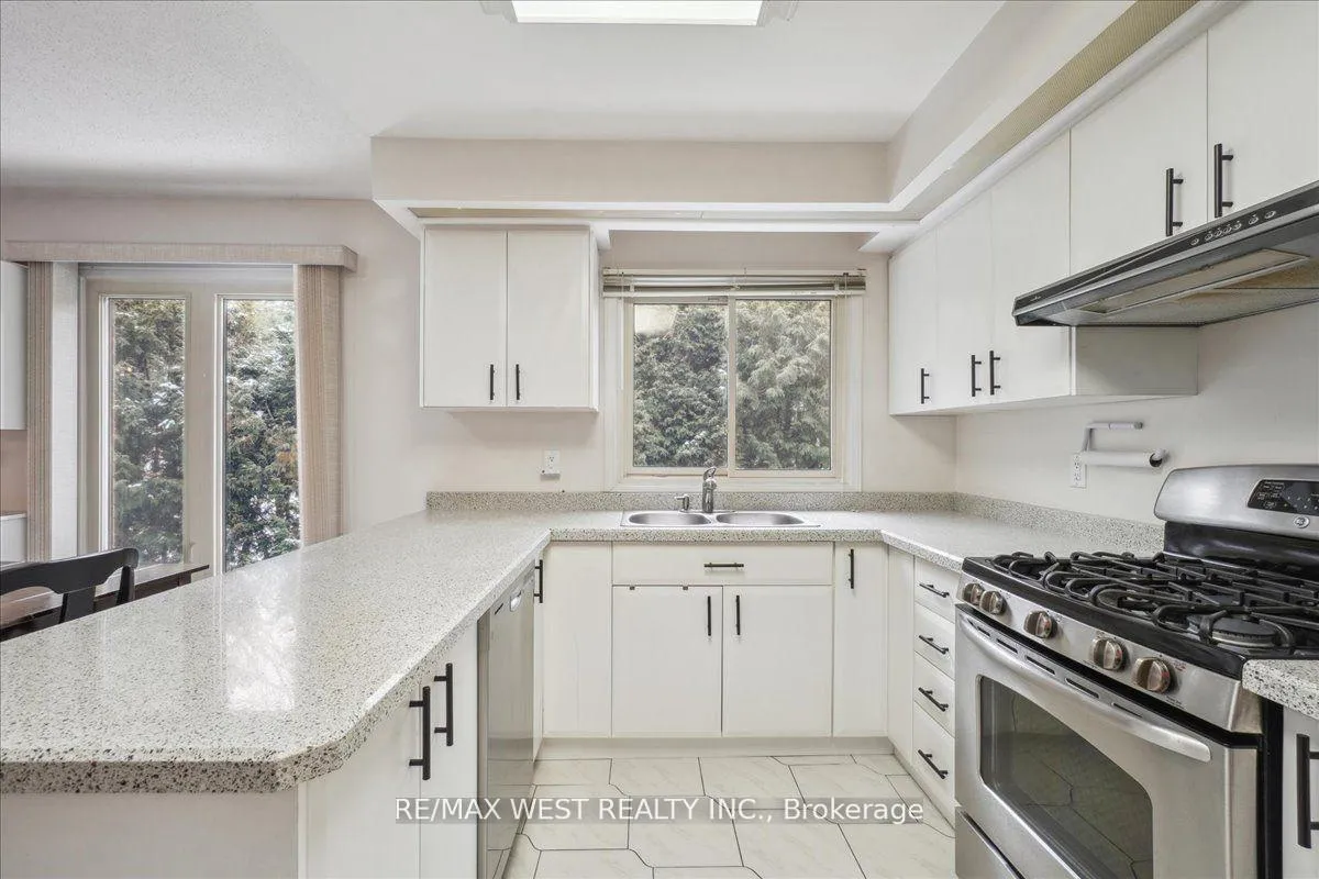 Photo 3 of 40 Boreham Circle, Brampton, Snelgrove — HOMEH