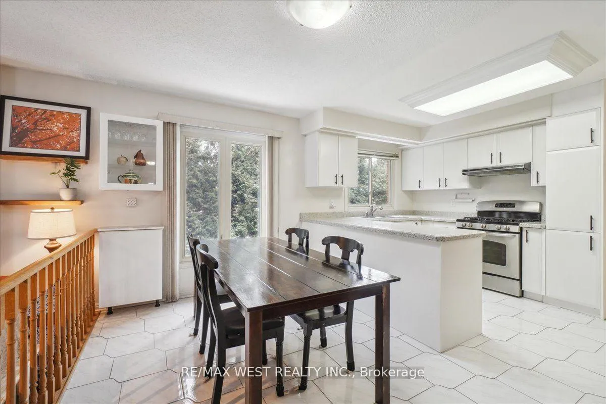 Photo 4 of 40 Boreham Circle, Brampton, Snelgrove — HOMEH