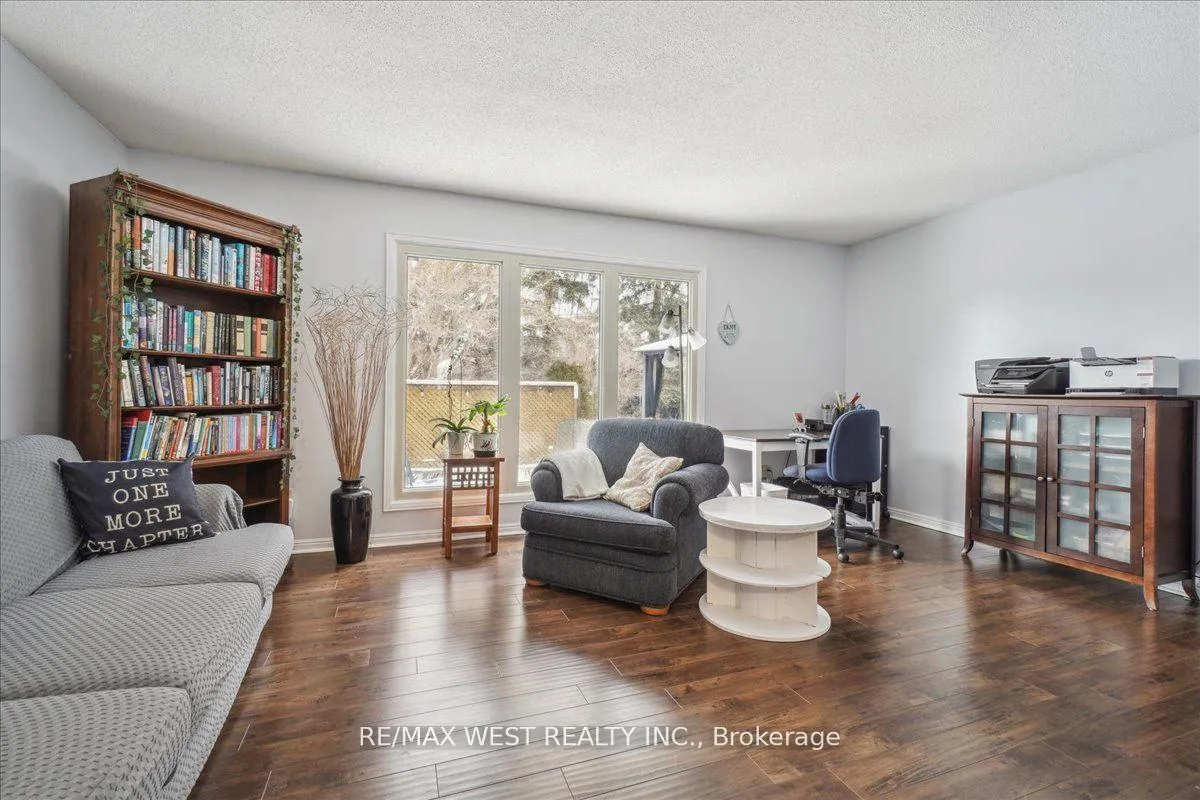 Photo 5 of 40 Boreham Circle, Brampton, Snelgrove — HOMEH