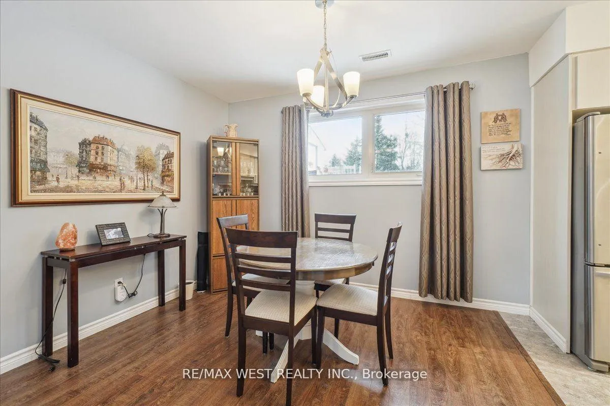 Photo 10 of 40 Boreham Circle, Brampton, Snelgrove — HOMEH