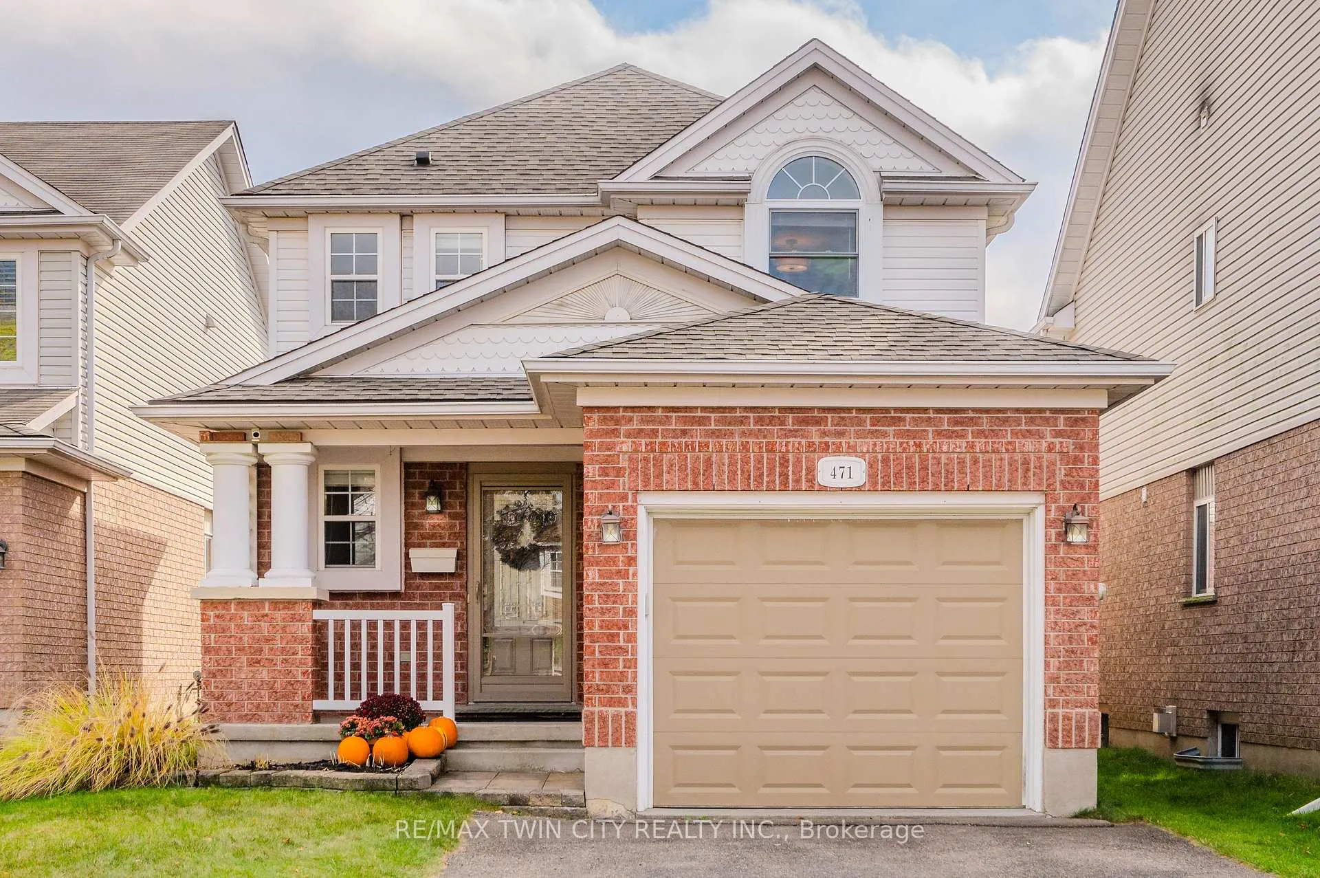 Photo 2 of 471 Citadel Court, Waterloo — HOMEH