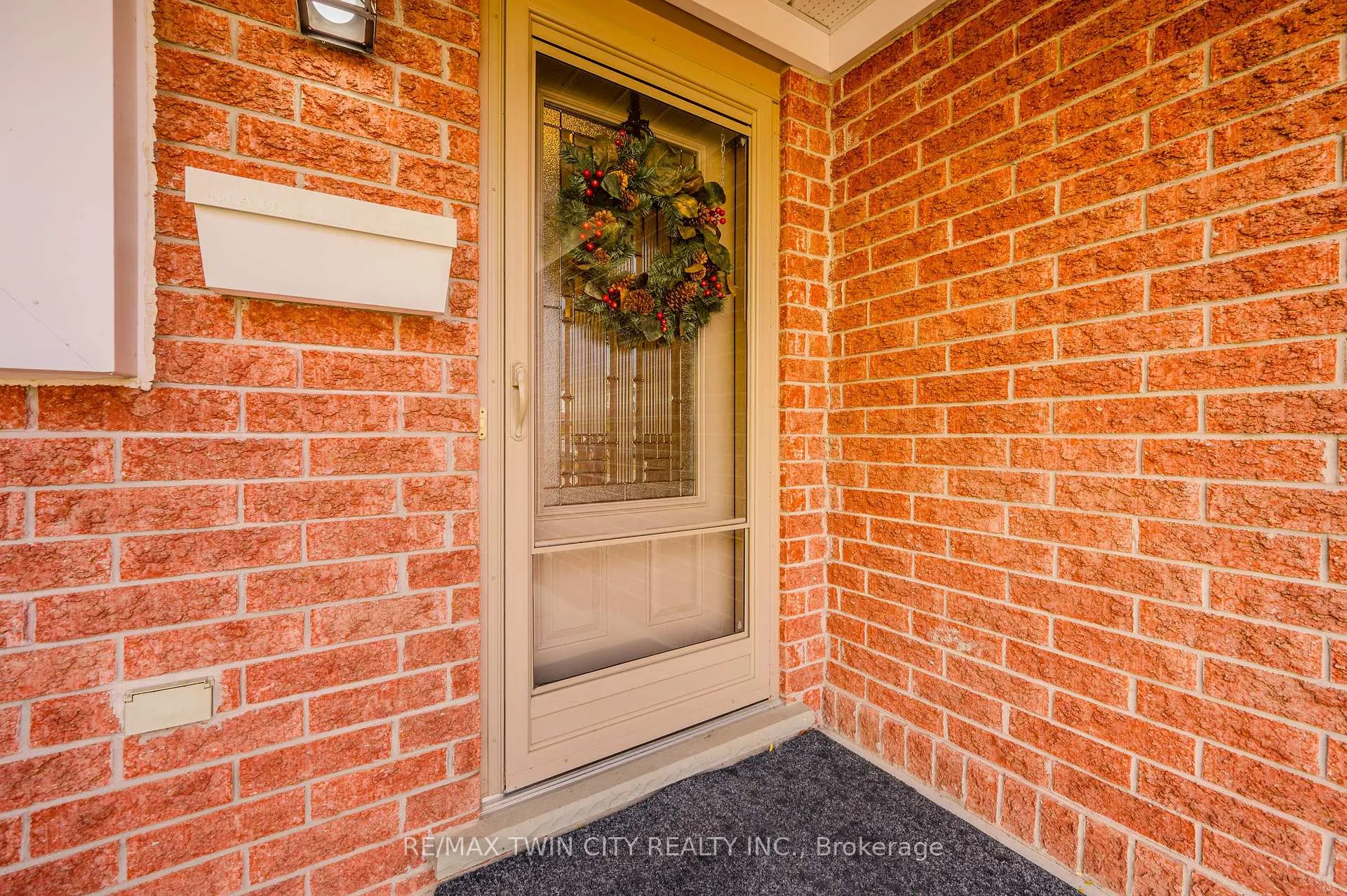Photo 7 of 471 Citadel Court, Waterloo — HOMEH