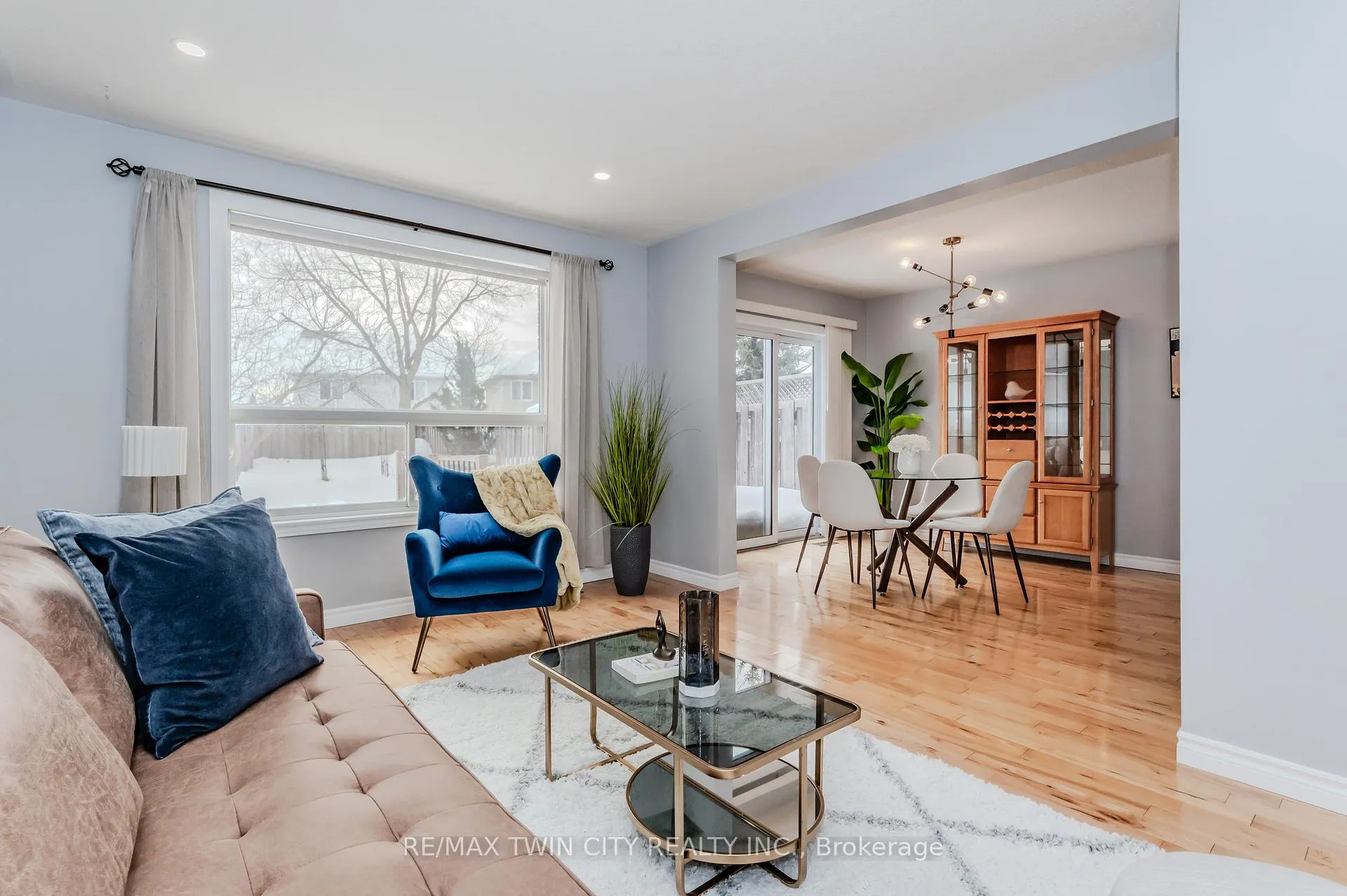 Photo 11 of 471 Citadel Court, Waterloo — HOMEH