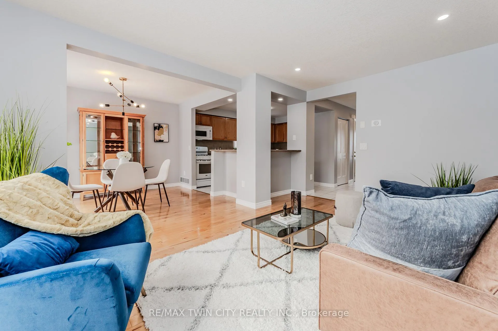 Photo 13 of 471 Citadel Court, Waterloo — HOMEH