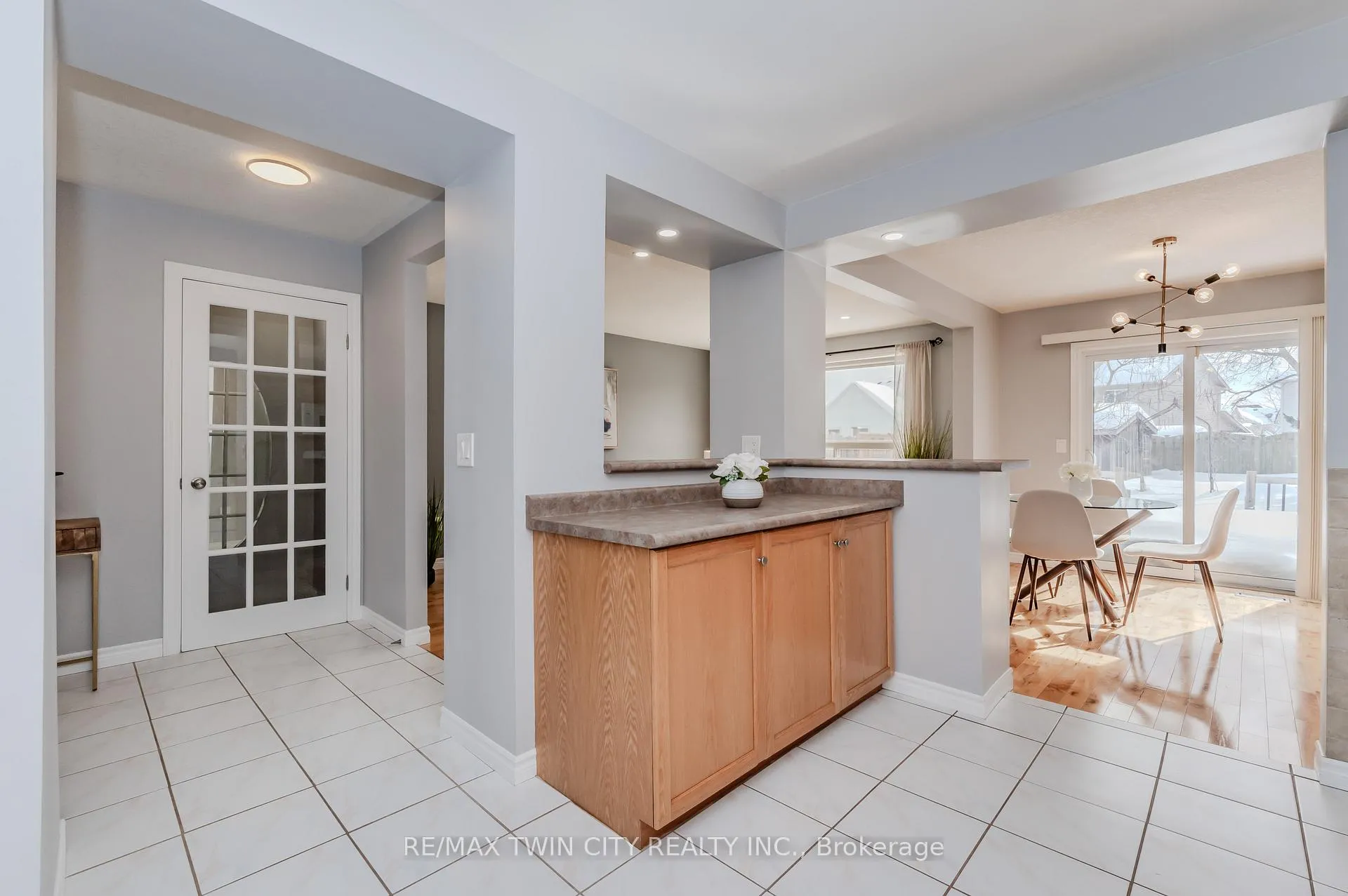 Photo 18 of 471 Citadel Court, Waterloo — HOMEH