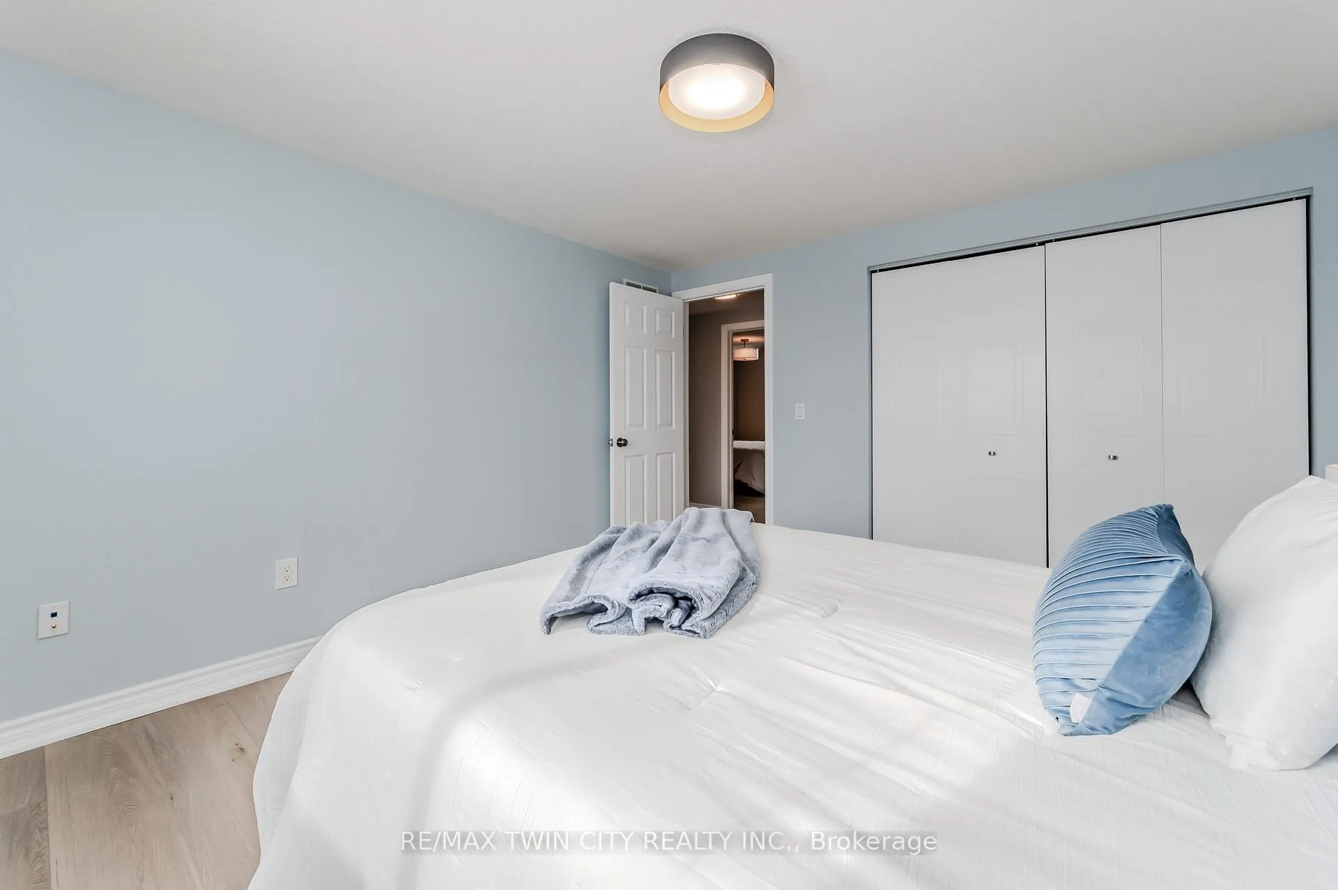 Photo 21 of 471 Citadel Court, Waterloo — HOMEH
