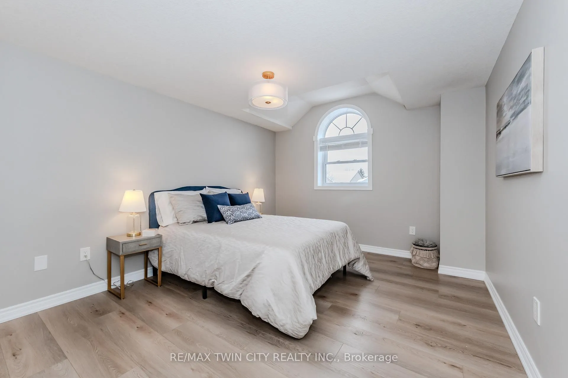 Photo 24 of 471 Citadel Court, Waterloo — HOMEH