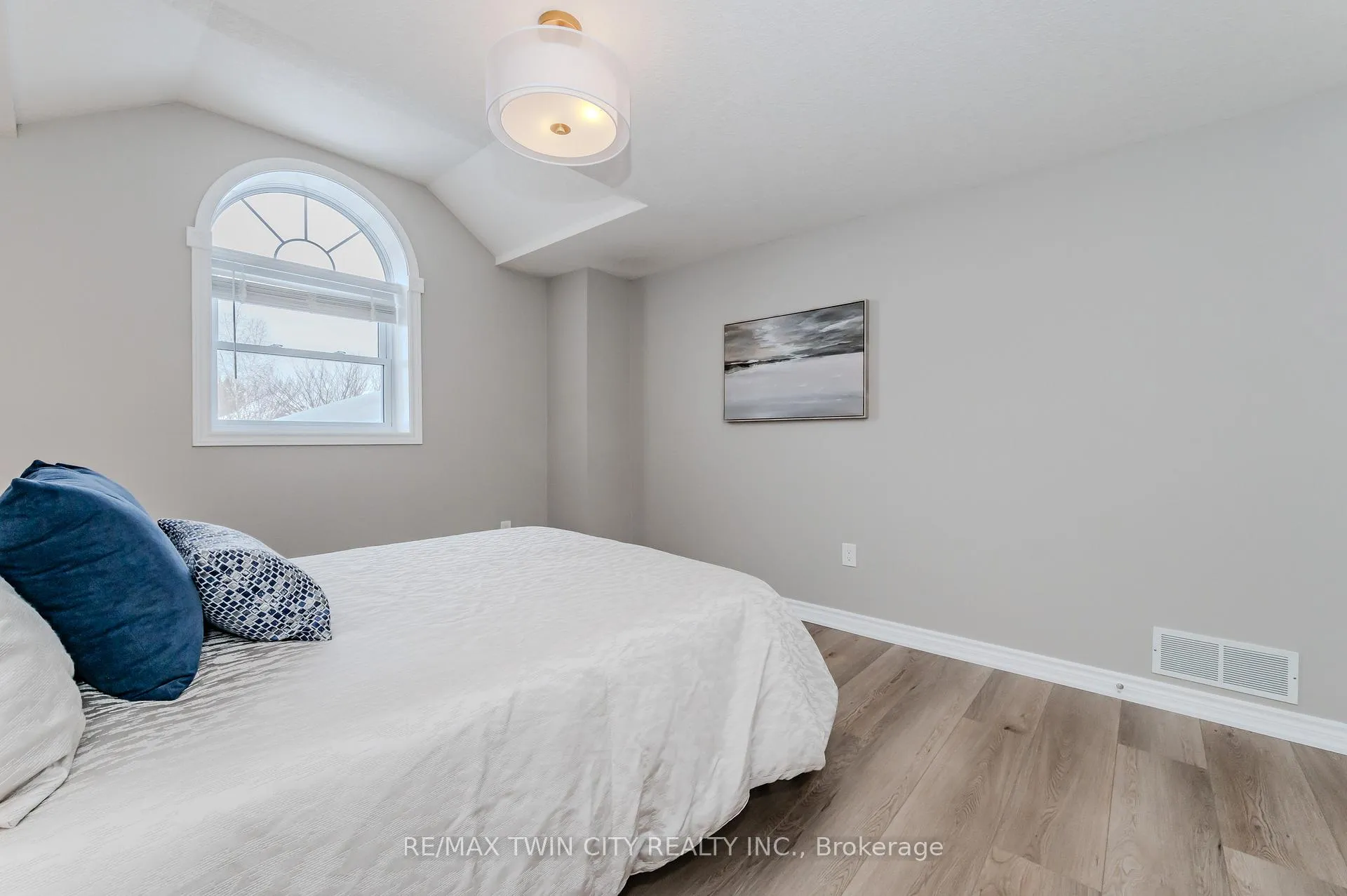 Photo 25 of 471 Citadel Court, Waterloo — HOMEH