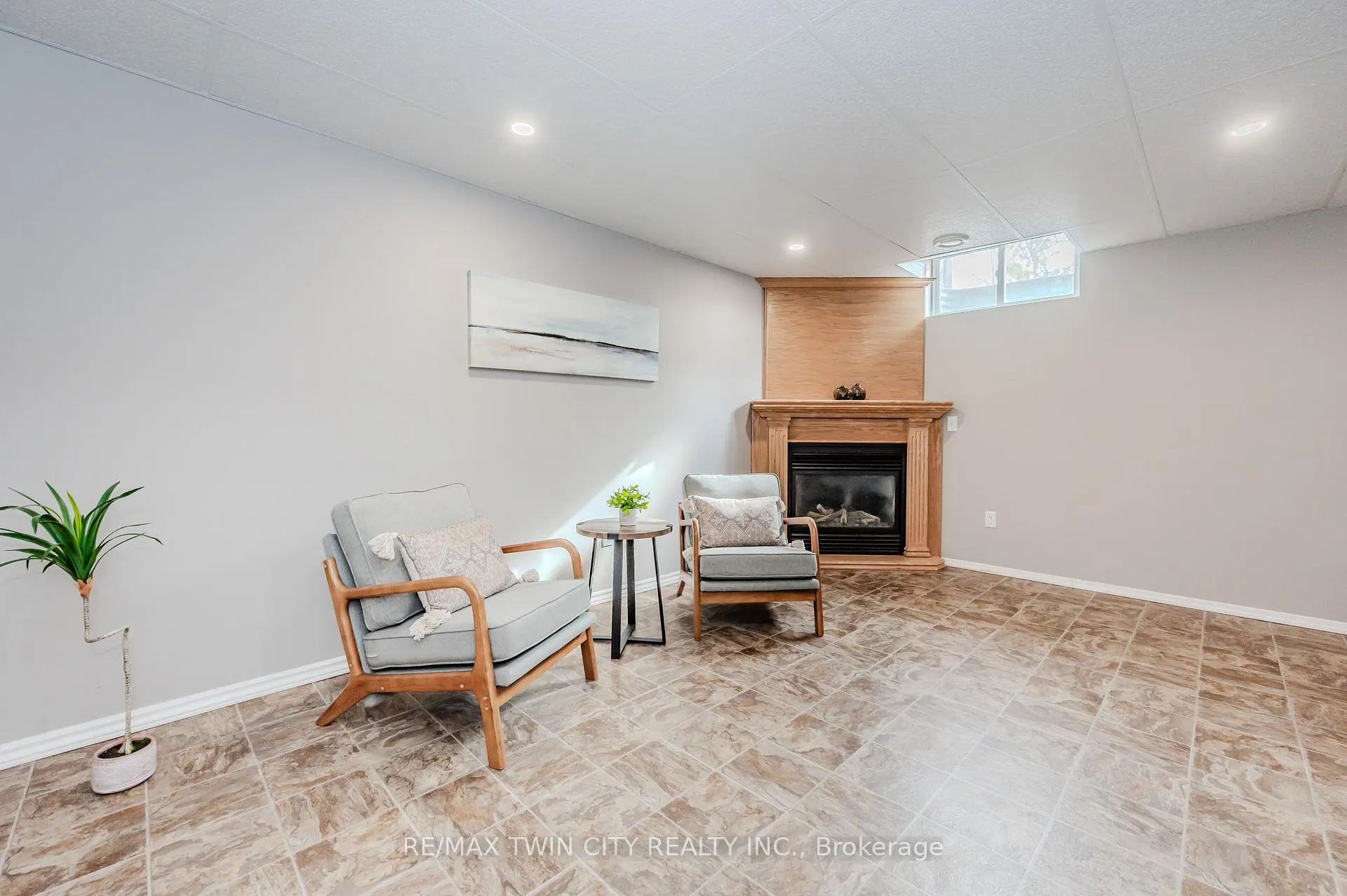 Photo 28 of 471 Citadel Court, Waterloo — HOMEH