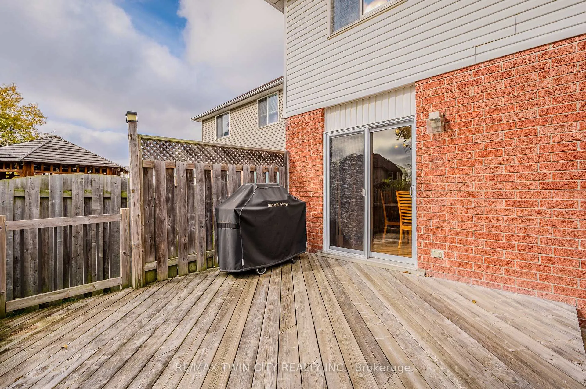 Photo 33 of 471 Citadel Court, Waterloo — HOMEH