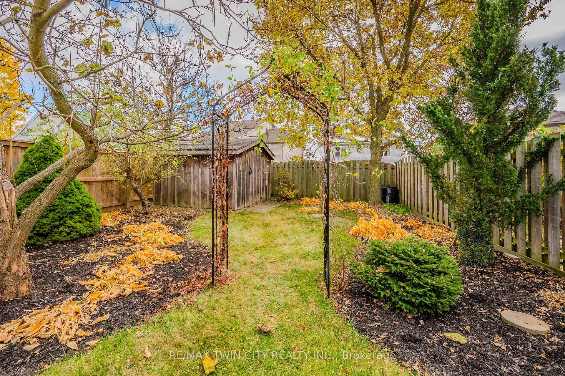 Photo 37 of 471 Citadel Court, Waterloo — HOMEH