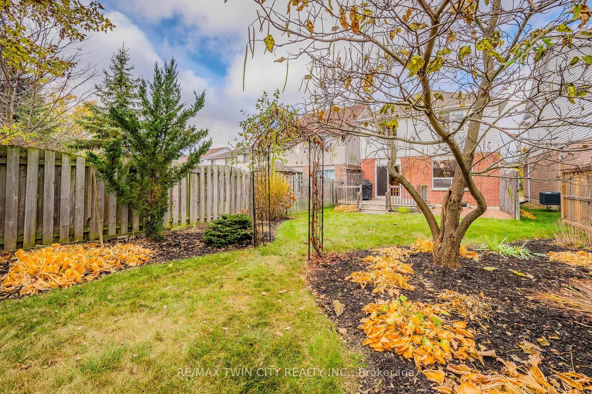Photo 38 of 471 Citadel Court, Waterloo — HOMEH