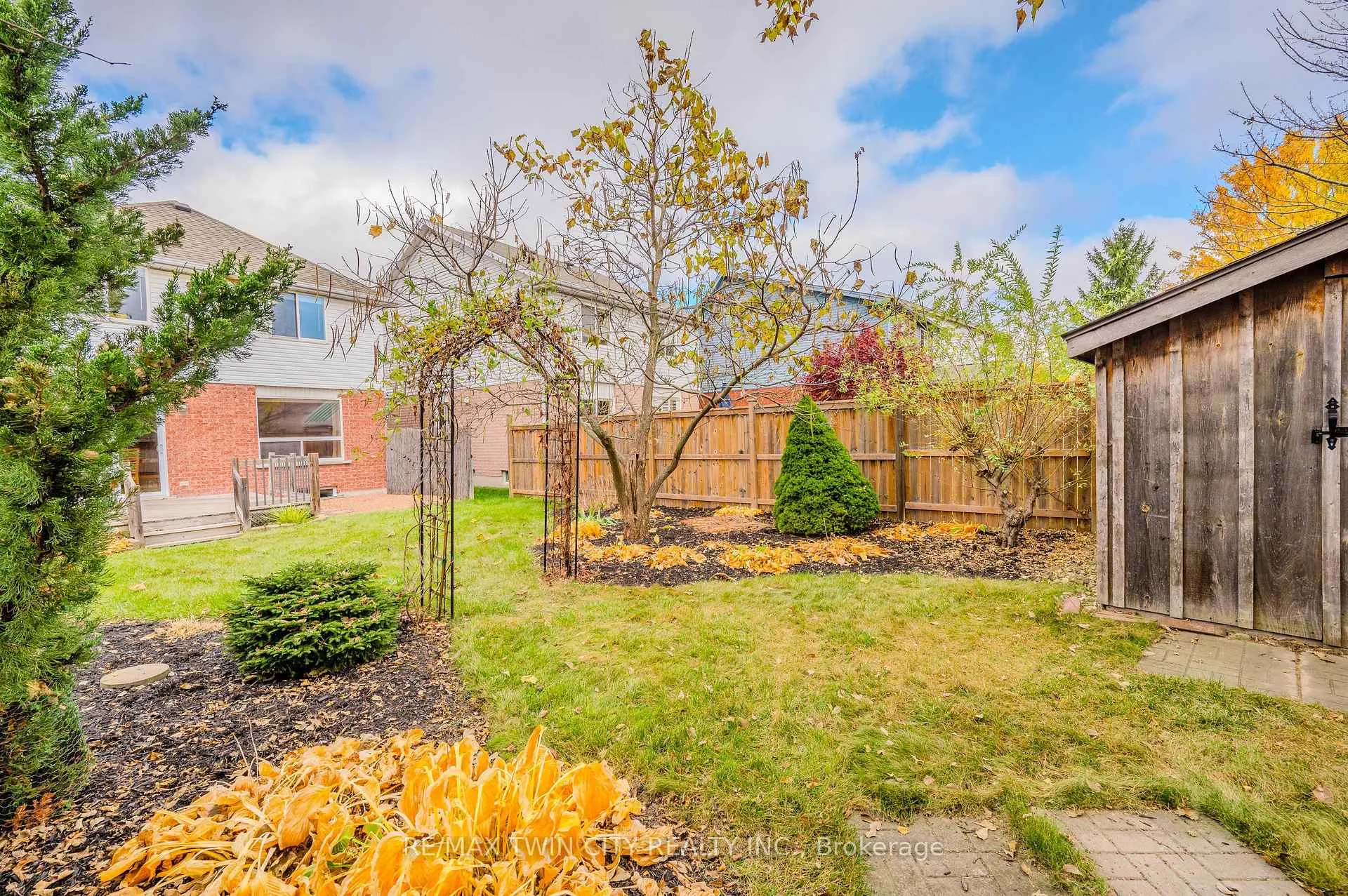 Photo 39 of 471 Citadel Court, Waterloo — HOMEH