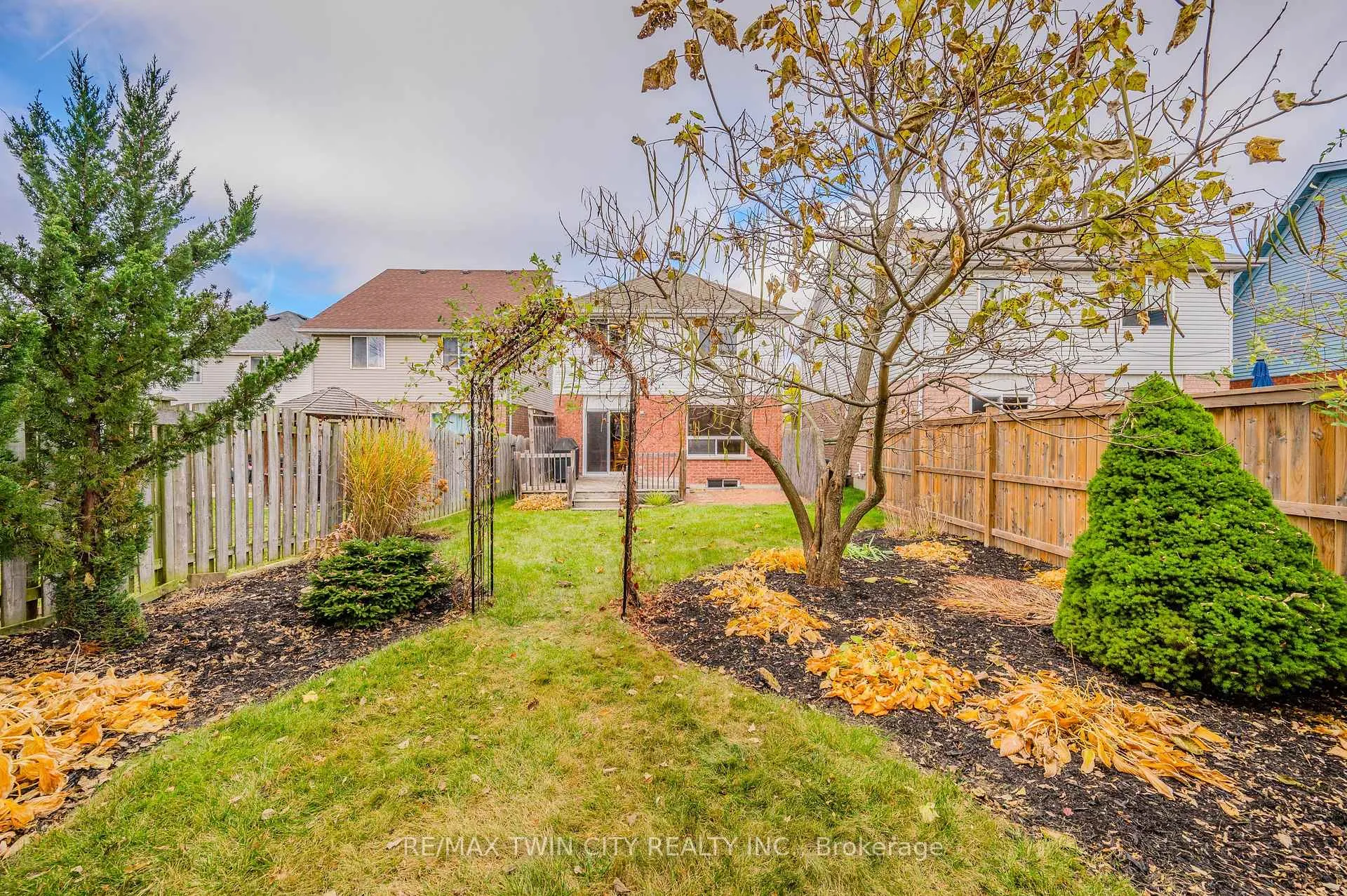 Photo 40 of 471 Citadel Court, Waterloo — HOMEH