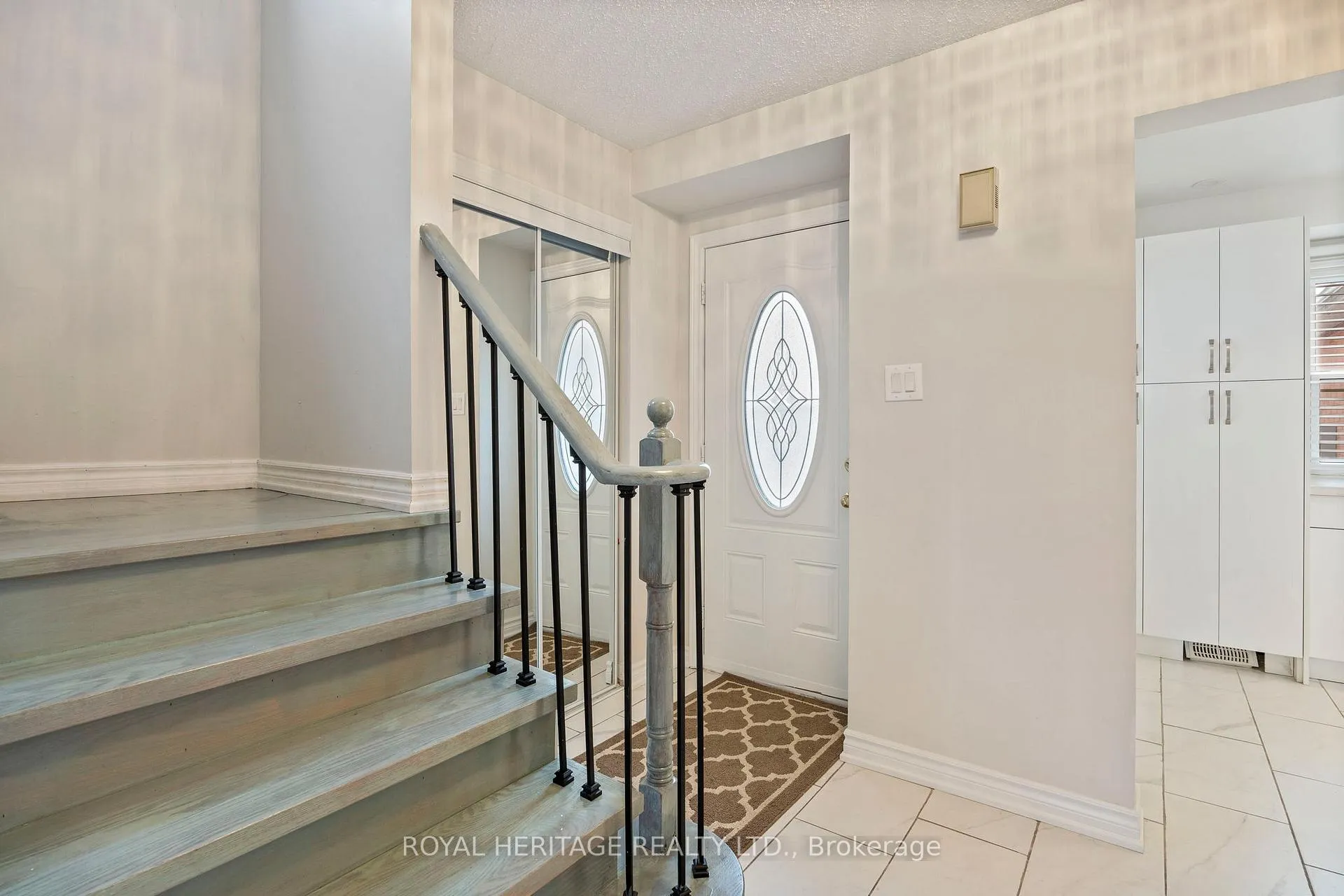Photo 3 of 140 Wright Crescent, Ajax, Central — HOMEH