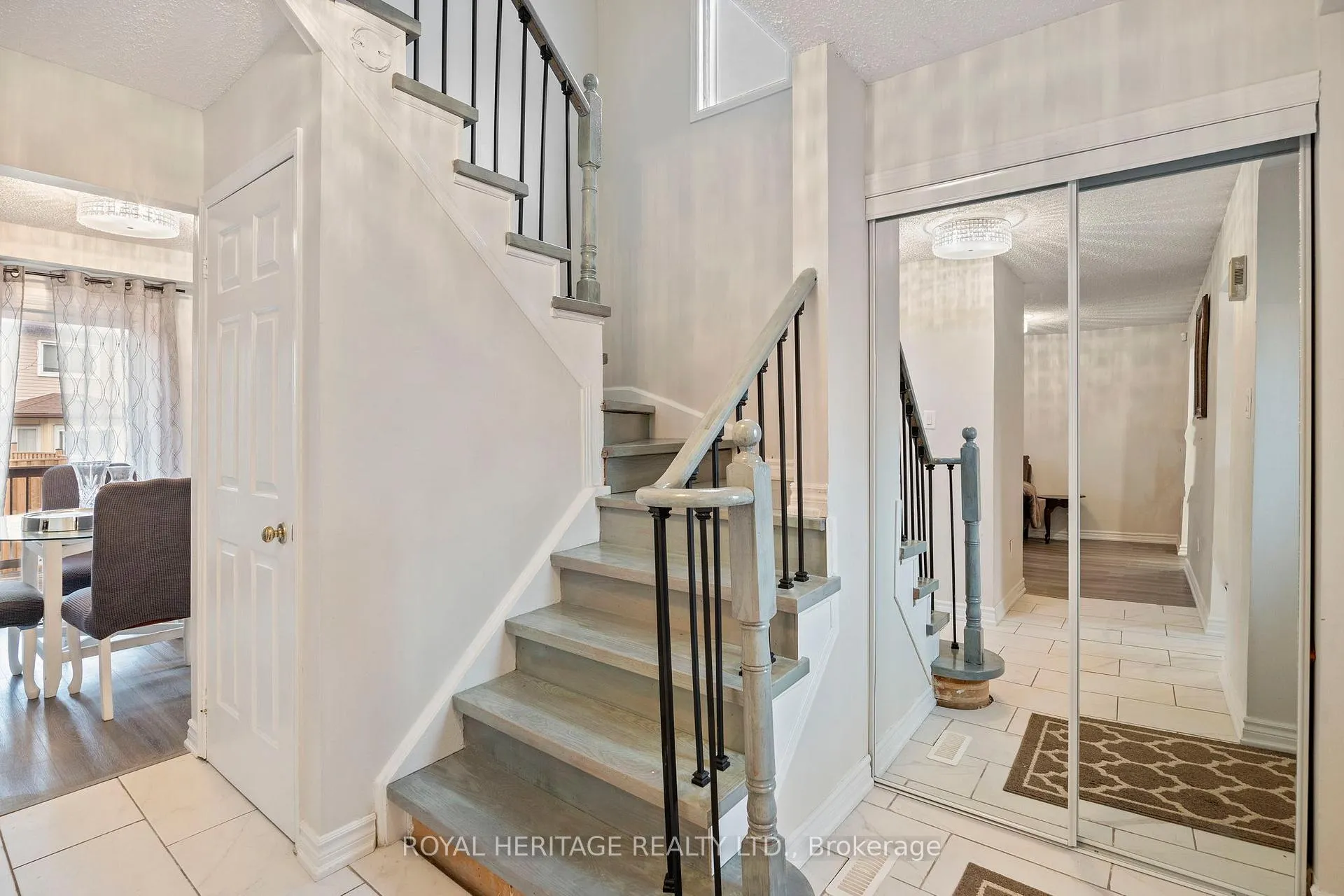 Photo 4 of 140 Wright Crescent, Ajax, Central — HOMEH