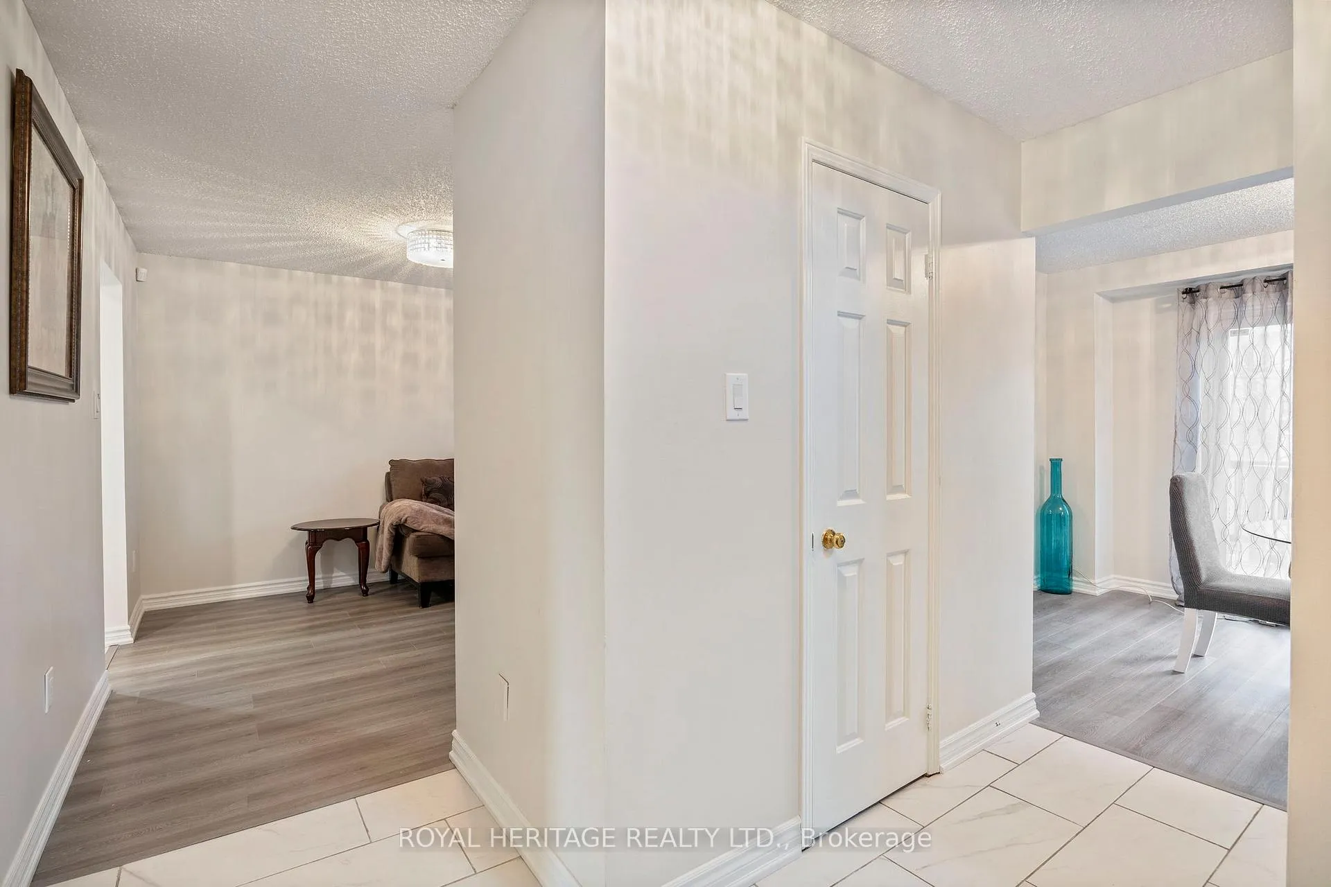 Photo 5 of 140 Wright Crescent, Ajax, Central — HOMEH