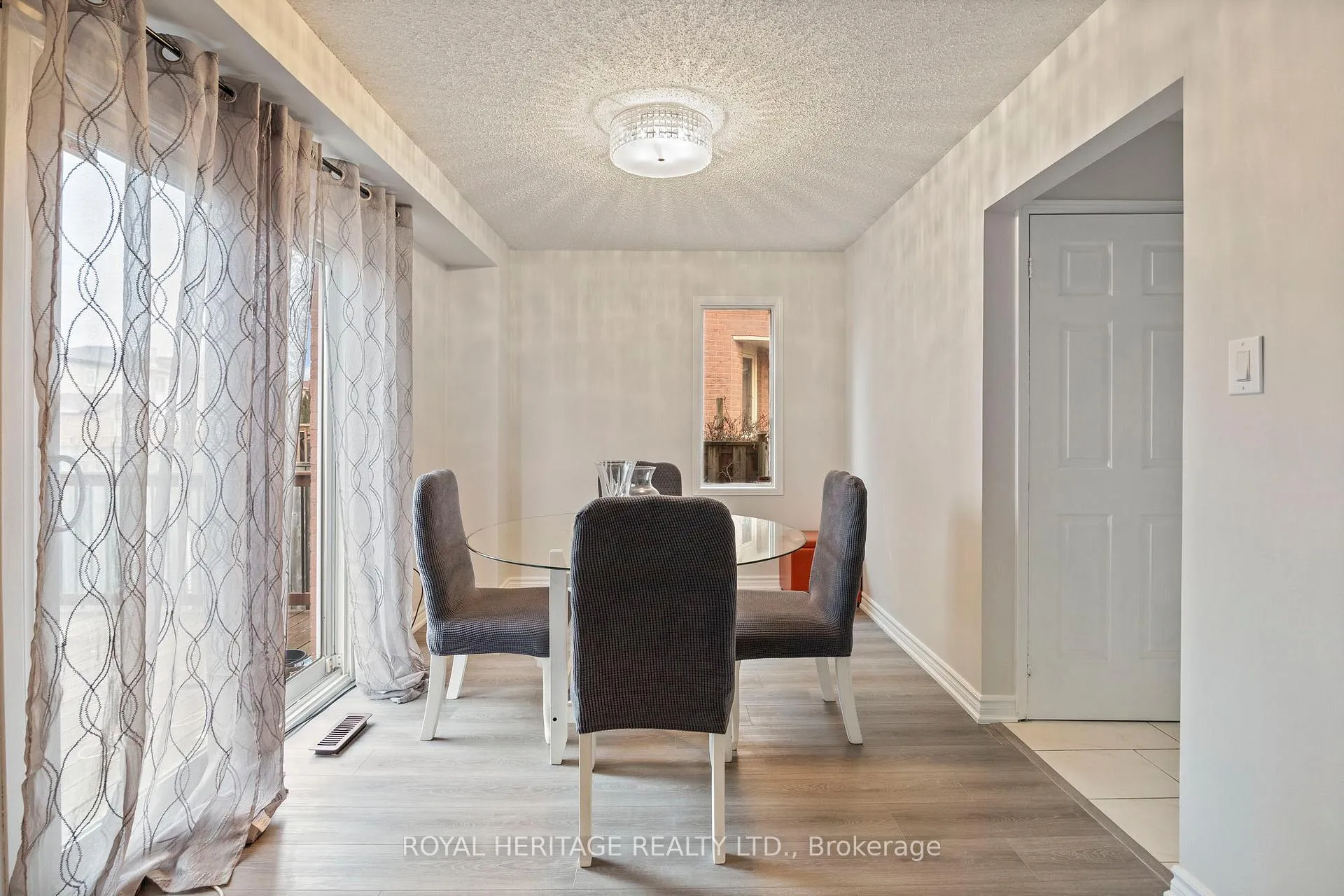 Photo 10 of 140 Wright Crescent, Ajax, Central — HOMEH