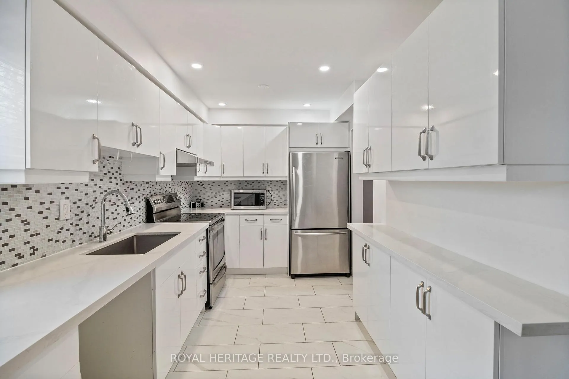 Photo 12 of 140 Wright Crescent, Ajax, Central — HOMEH