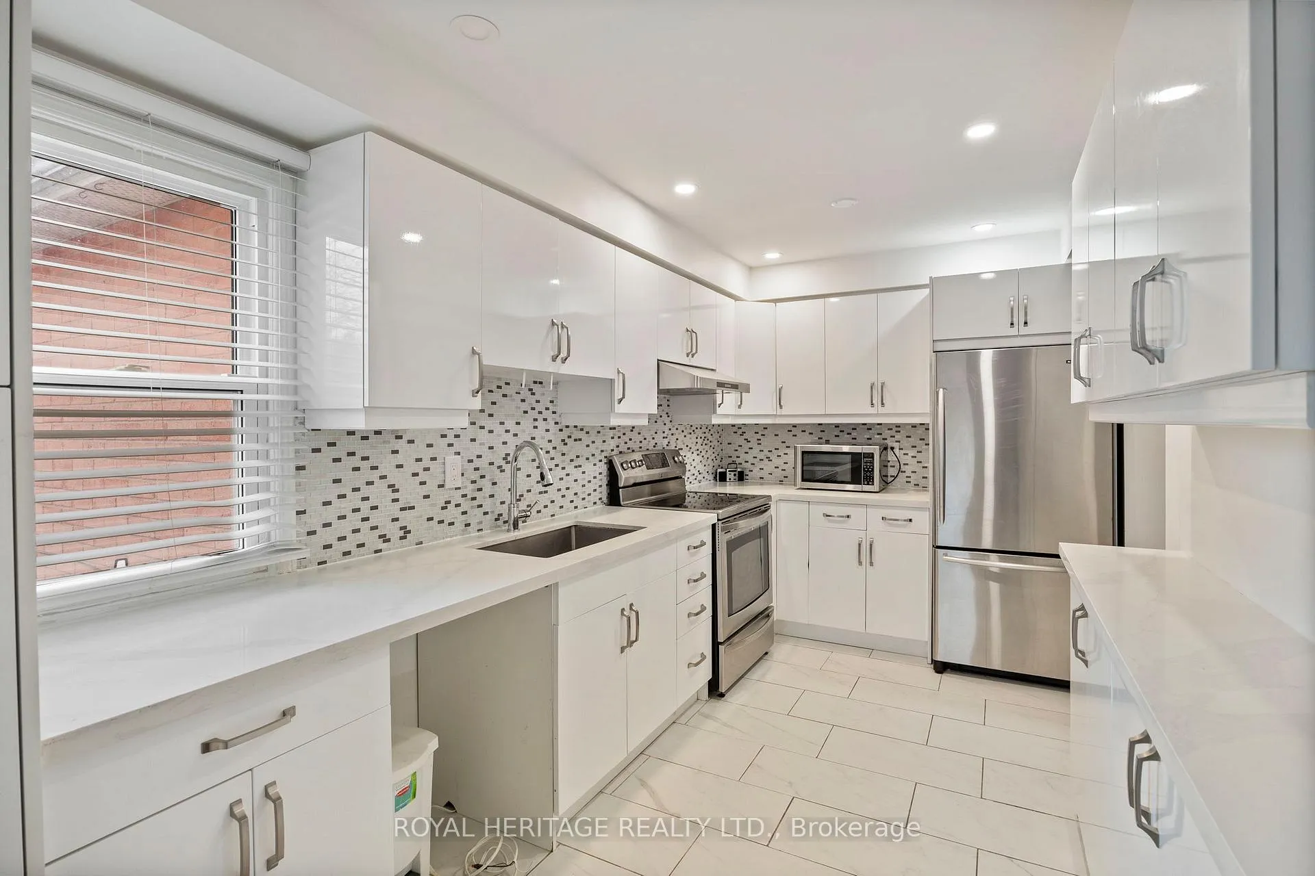 Photo 13 of 140 Wright Crescent, Ajax, Central — HOMEH