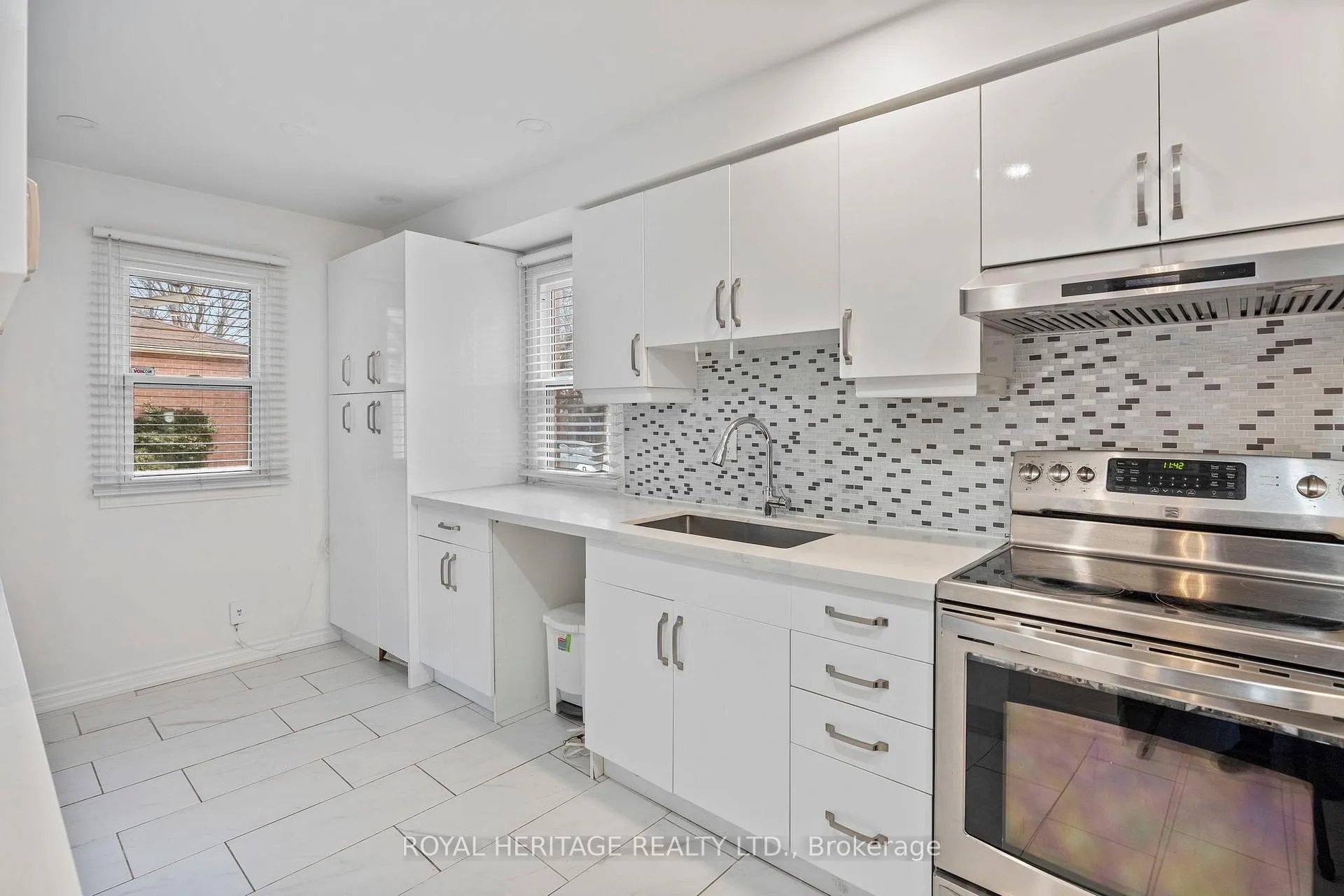 Photo 14 of 140 Wright Crescent, Ajax, Central — HOMEH