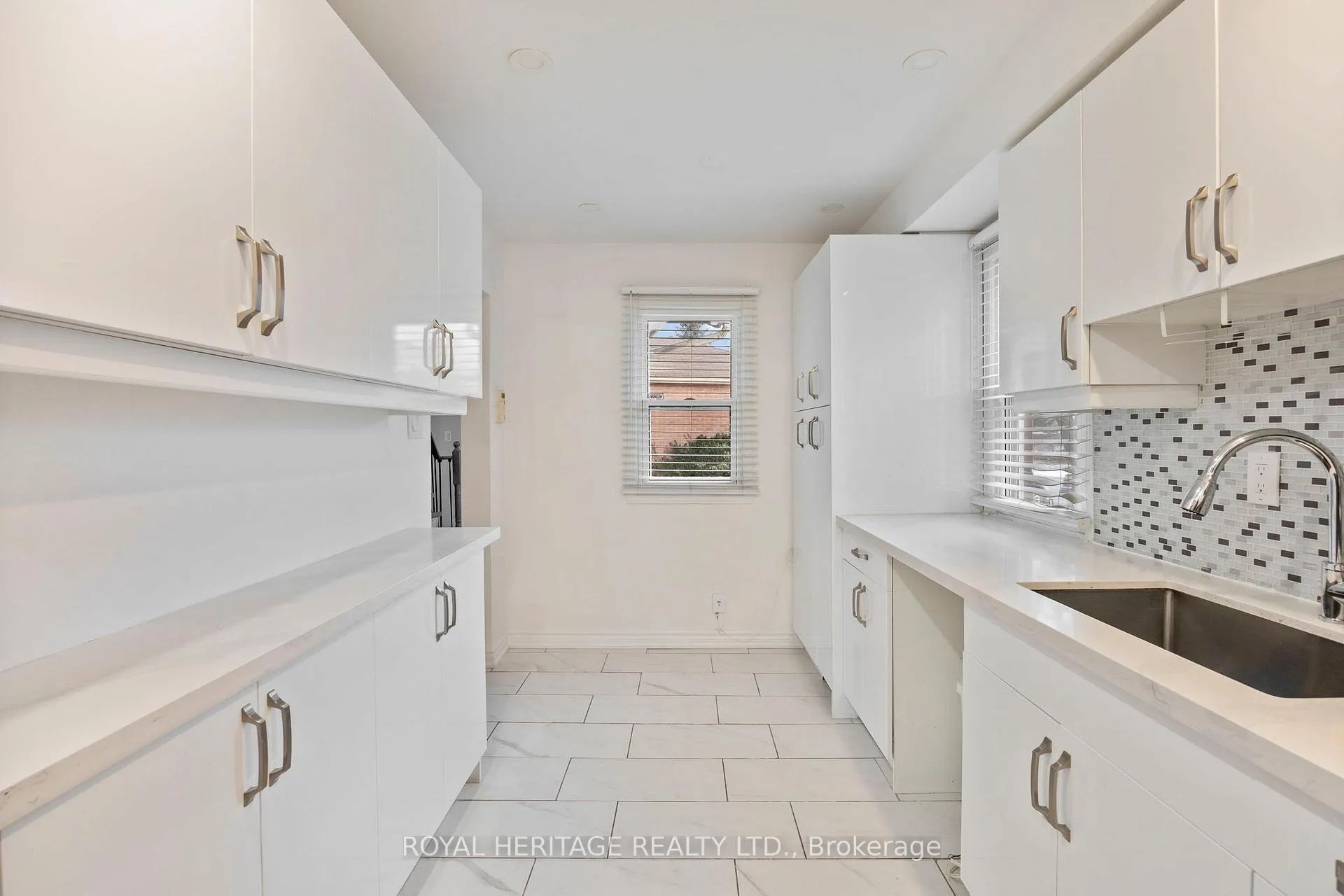 Photo 15 of 140 Wright Crescent, Ajax, Central — HOMEH