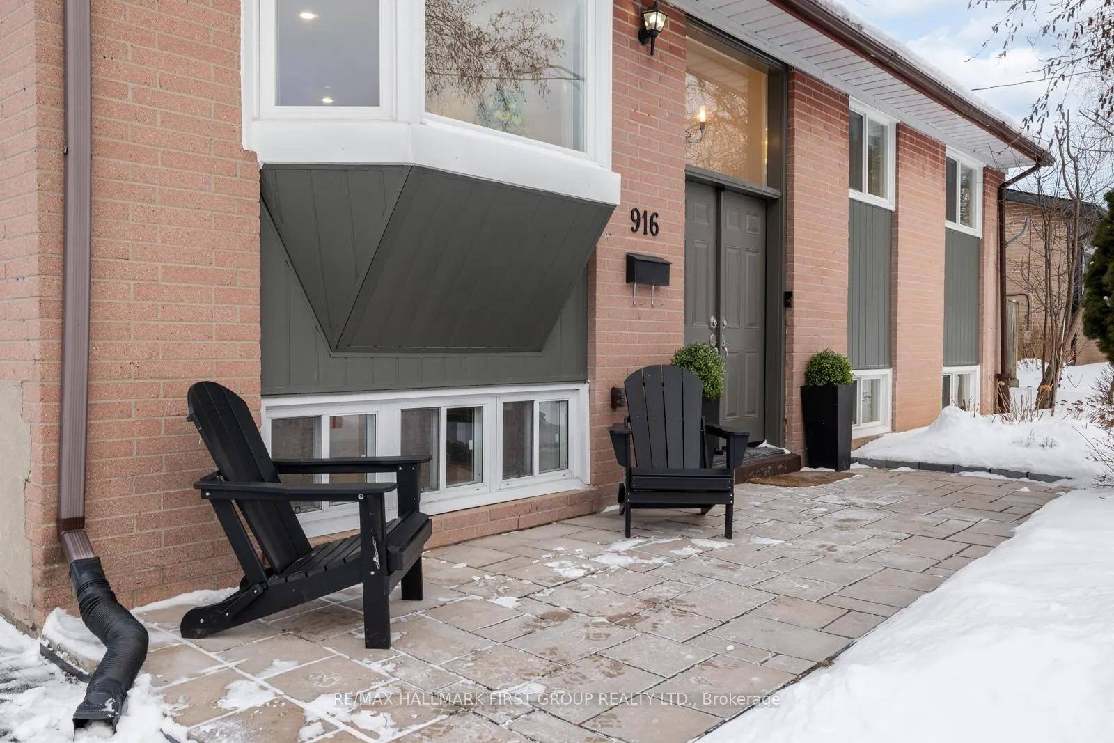 Photo 2 of 916 Greenwood Crescent, Whitby, Downtown Whitby — HOMEH