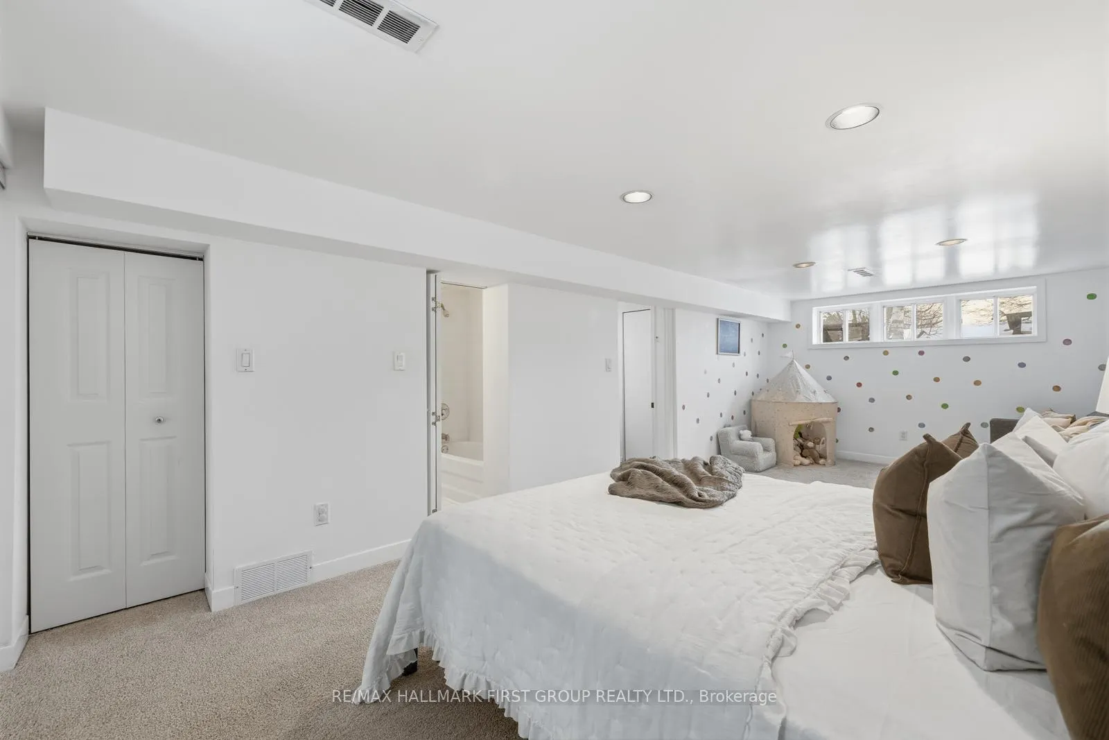 Photo 18 of 916 Greenwood Crescent, Whitby, Downtown Whitby — HOMEH