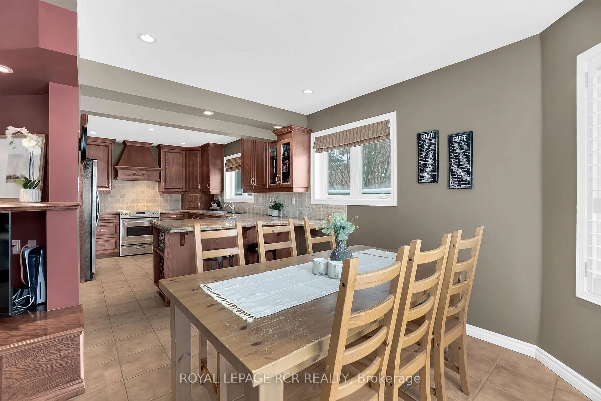 Photo 10 of 18 Old Hickory Court, Caledon, Bolton East — HOMEH
