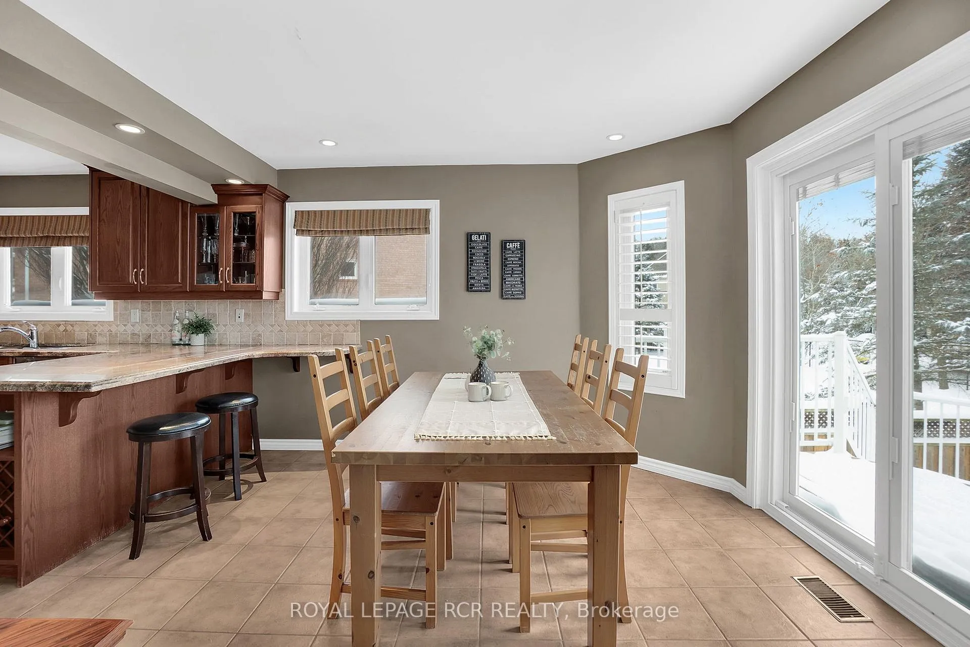 Photo 11 of 18 Old Hickory Court, Caledon, Bolton East — HOMEH