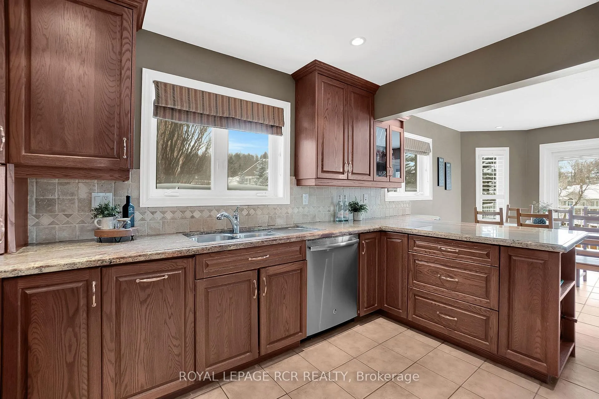 Photo 13 of 18 Old Hickory Court, Caledon, Bolton East — HOMEH