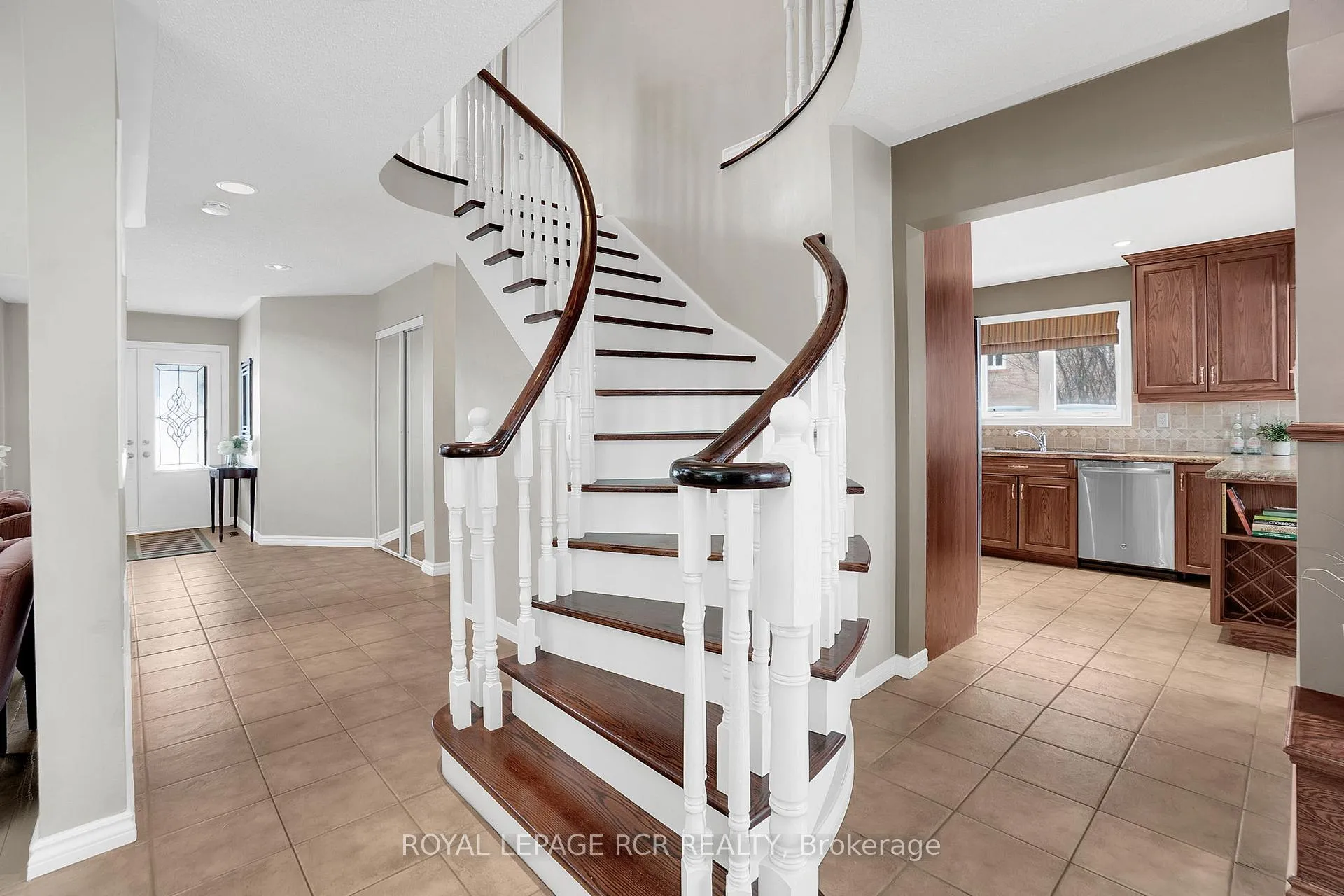 Photo 16 of 18 Old Hickory Court, Caledon, Bolton East — HOMEH