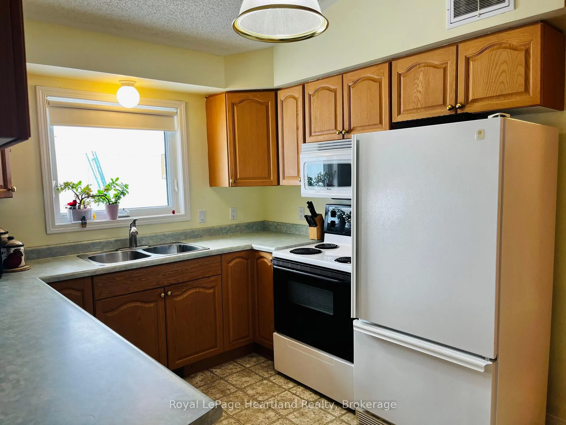 Photo 3 of Unit 19, 30 Ann Street, St. Marys — HOMEH